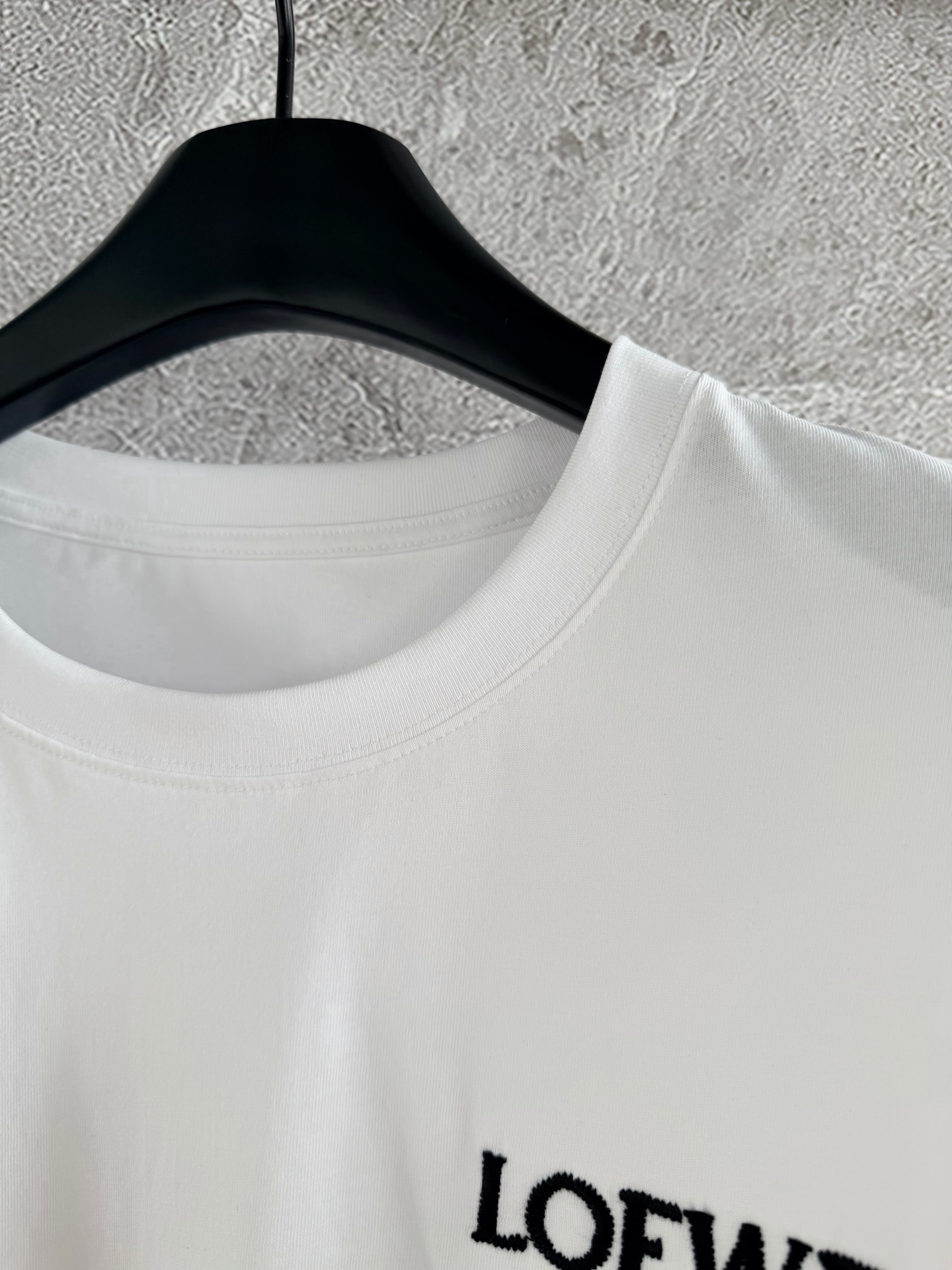 现货‼️‼️🛒款号25W110/口袋刺绣t恤✨撞色字母绣花短袖口袋tee，宽松版型 清清爽爽，男女都可以