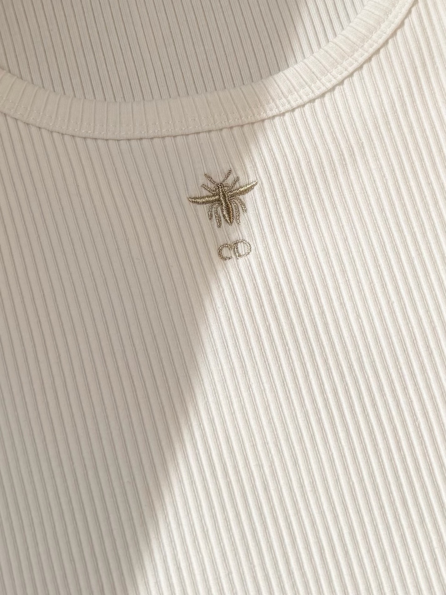 现货‼️‼️🛒款号10250/金色蜜蜂背心✨巨巨巨巨，显瘦！采用进口螺纹棉质地，更有胫骨，不是软趴趴的廉