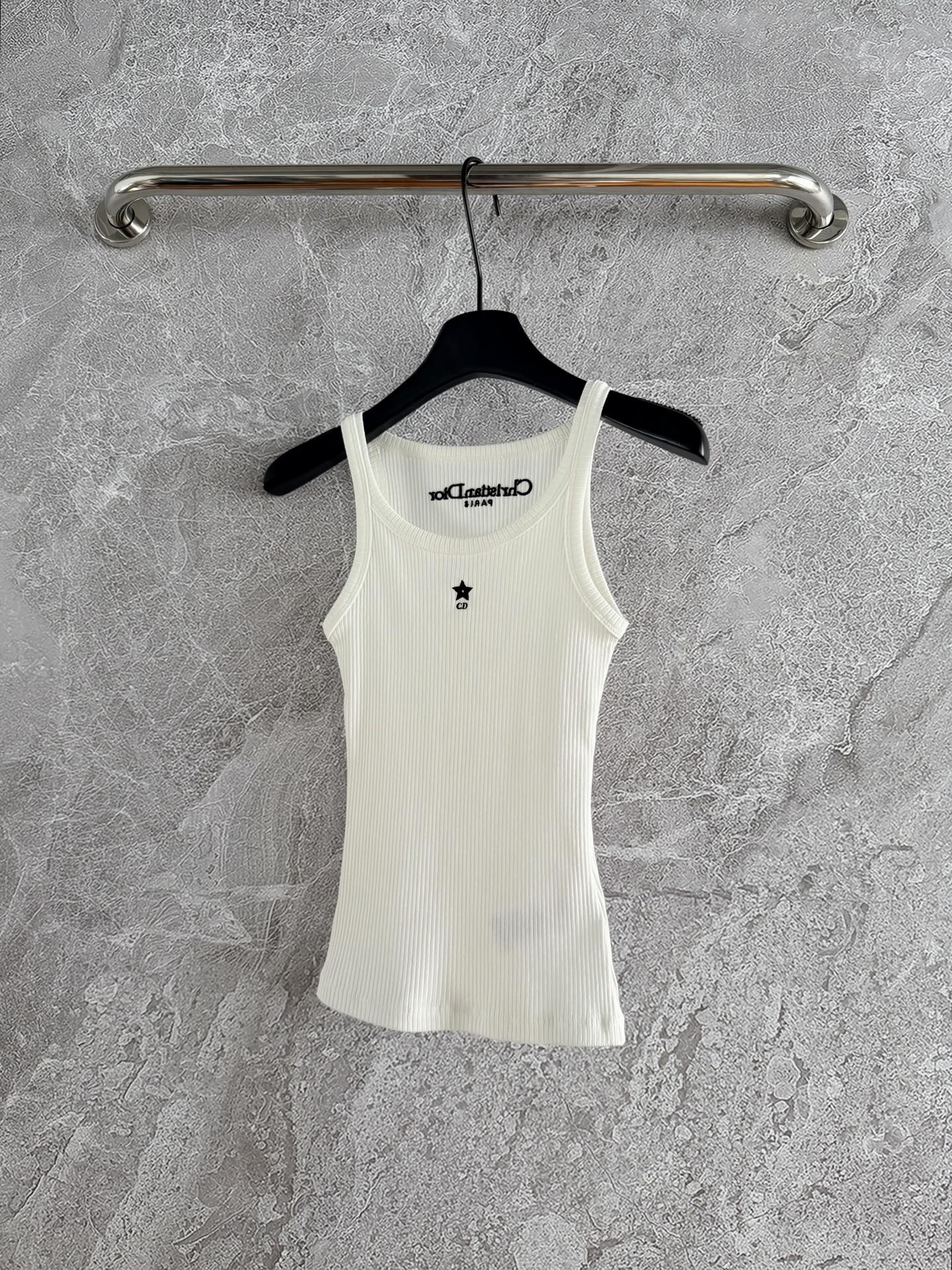 现货‼️‼️🛒款号4/幸运星背心✨巨巨巨巨，显瘦！采用进口螺纹棉质地，更有胫骨，不是软趴趴的廉价感的棉质