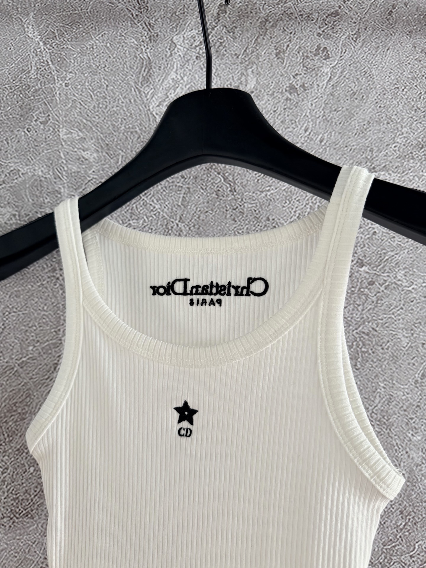 现货‼️‼️🛒款号4/幸运星背心✨巨巨巨巨，显瘦！采用进口螺纹棉质地，更有胫骨，不是软趴趴的廉价感的棉质