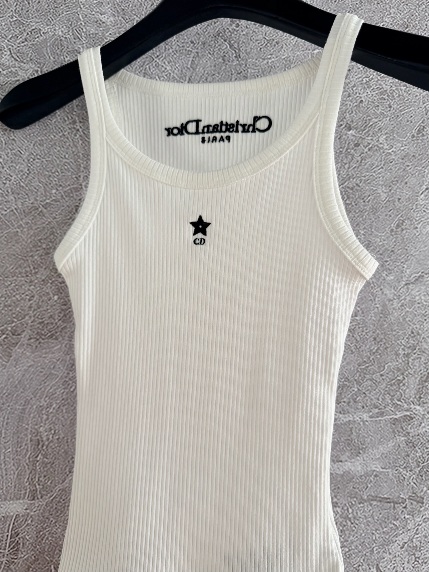 现货‼️‼️🛒款号4/幸运星背心✨巨巨巨巨，显瘦！采用进口螺纹棉质地，更有胫骨，不是软趴趴的廉价感的棉质