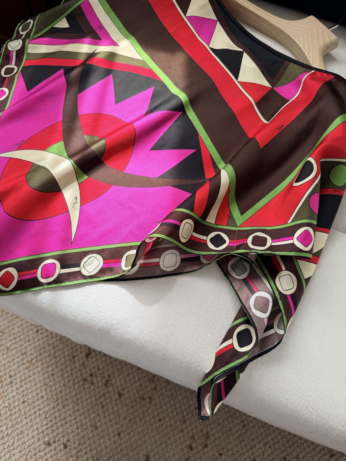 现货‼️‼️/Vivara印花罩衫✨16姆斜纹真丝面料（无闭合）套头，前后片幅定位印花图案，勾勒出对比鲜