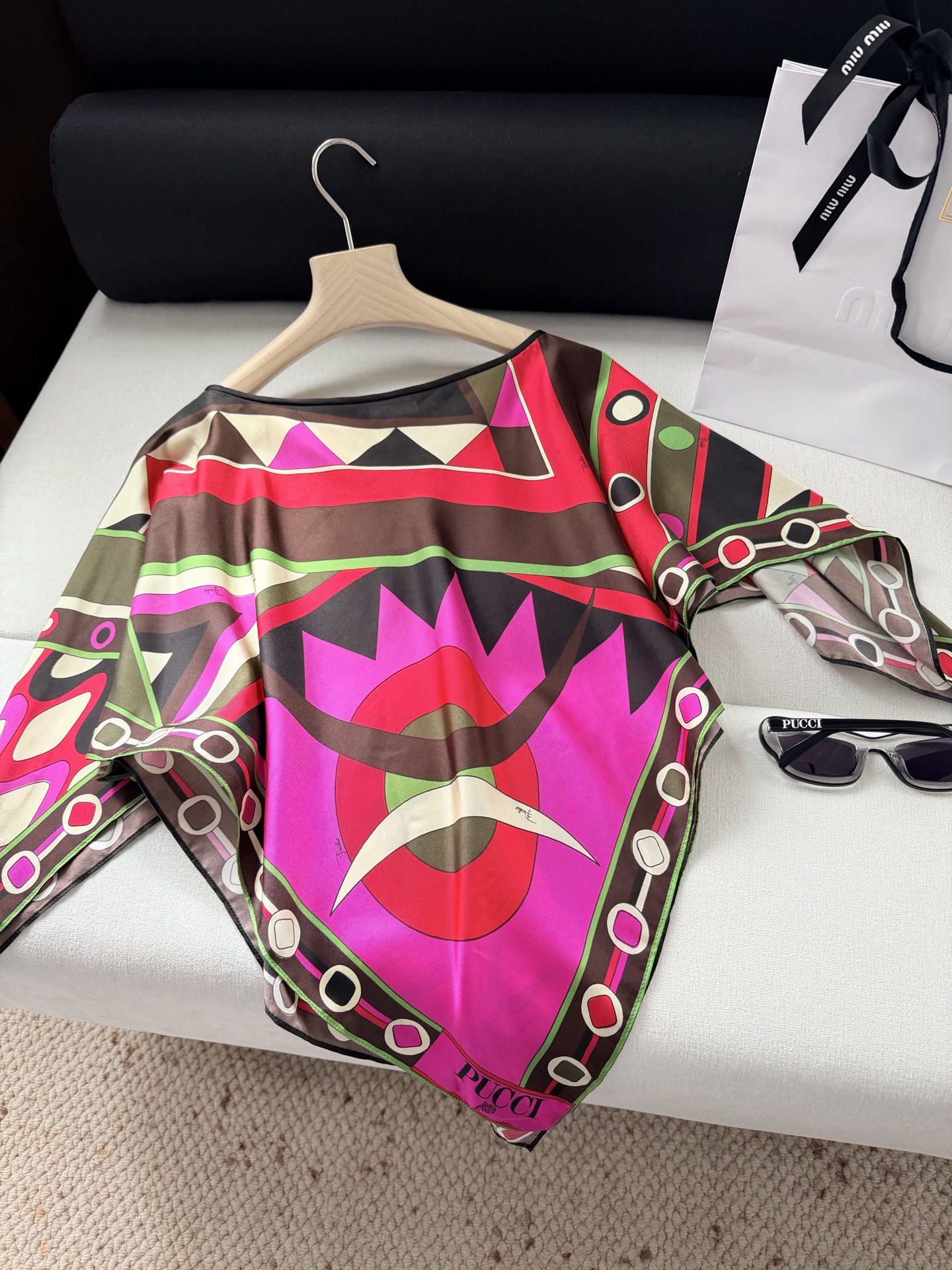 现货‼️‼️/Vivara印花罩衫✨16姆斜纹真丝面料（无闭合）套头，前后片幅定位印花图案，勾勒出对比鲜