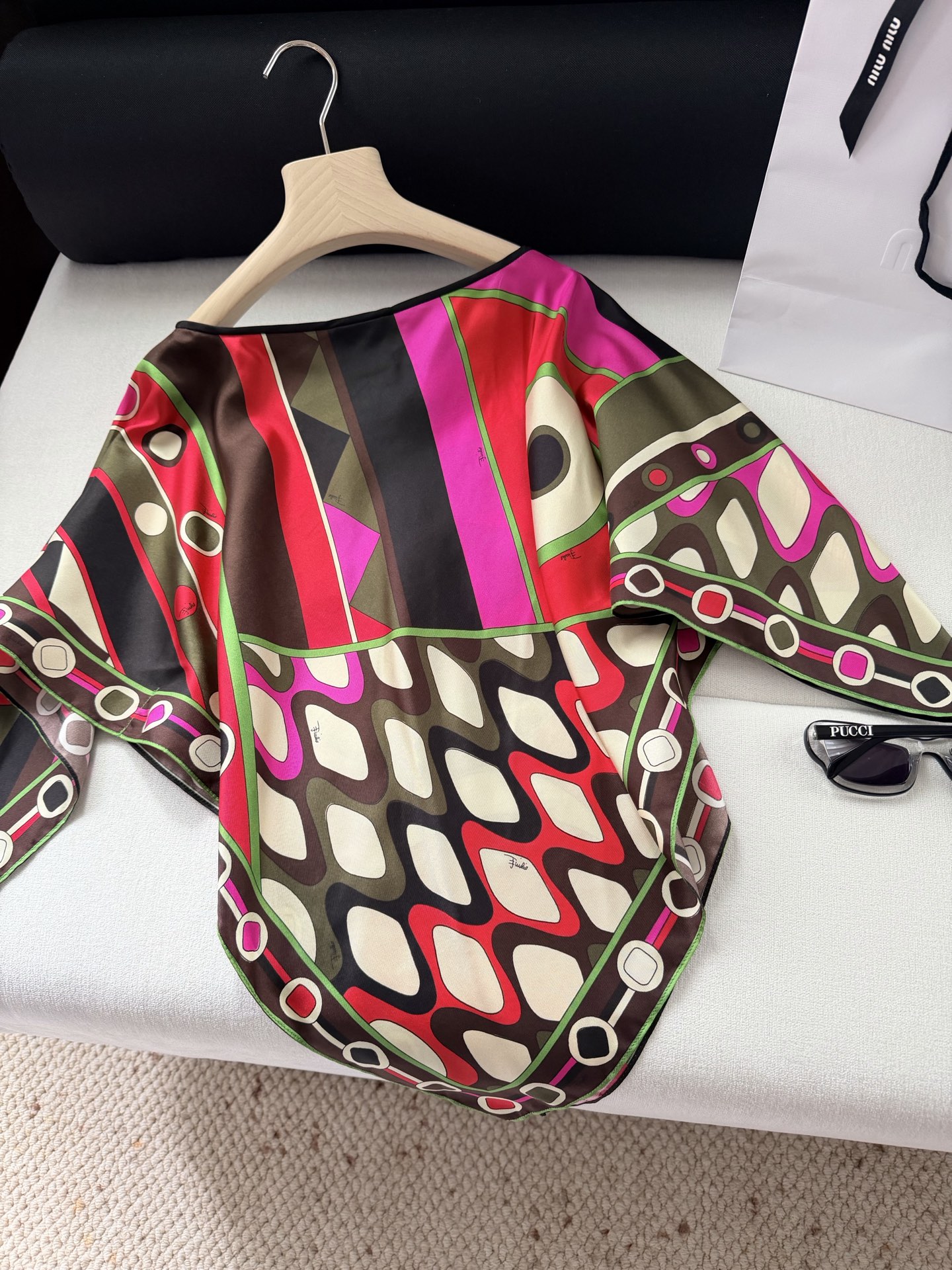 现货‼️‼️/Vivara印花罩衫✨16姆斜纹真丝面料（无闭合）套头，前后片幅定位印花图案，勾勒出对比鲜