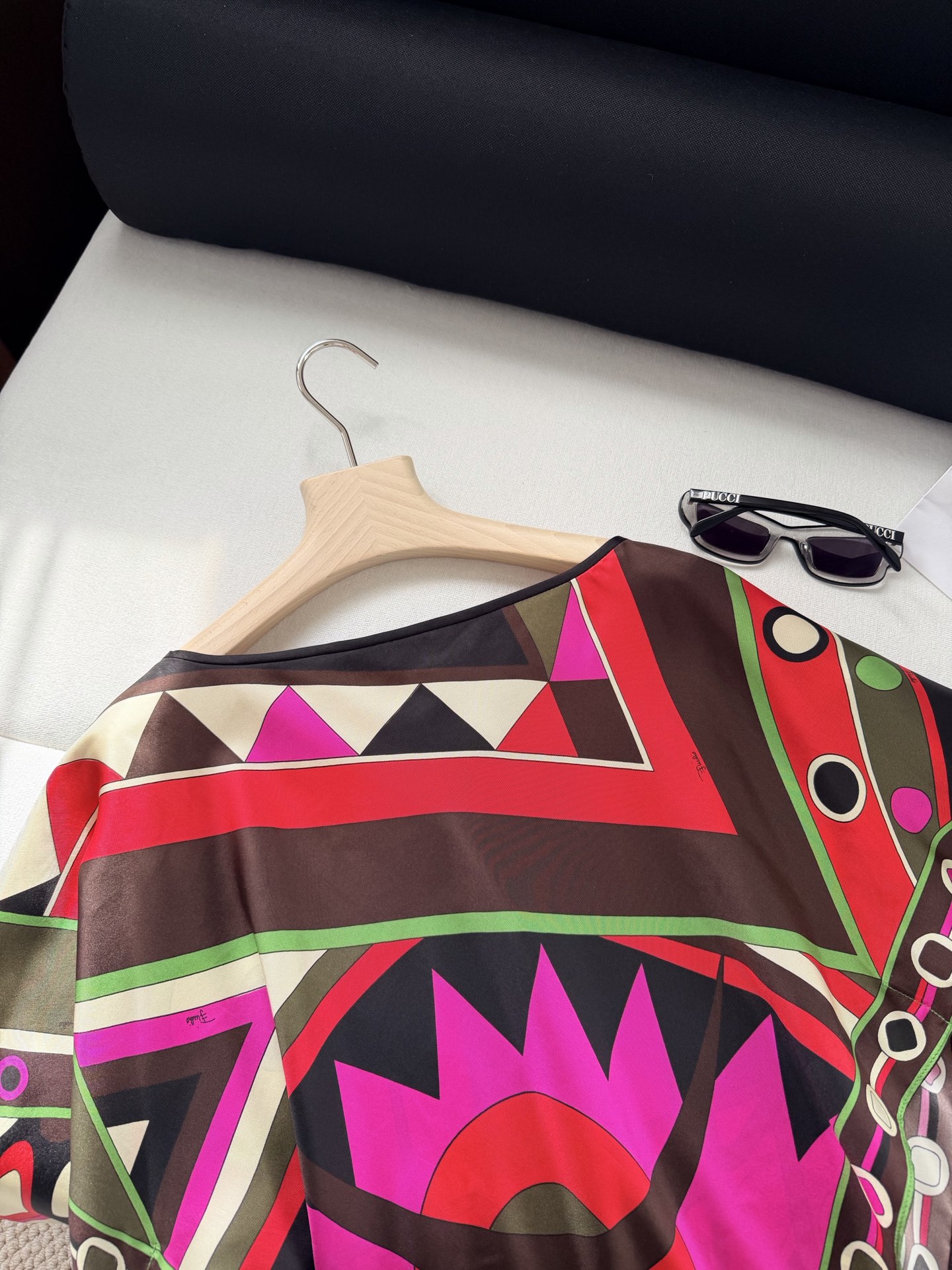 现货‼️‼️/Vivara印花罩衫✨16姆斜纹真丝面料（无闭合）套头，前后片幅定位印花图案，勾勒出对比鲜