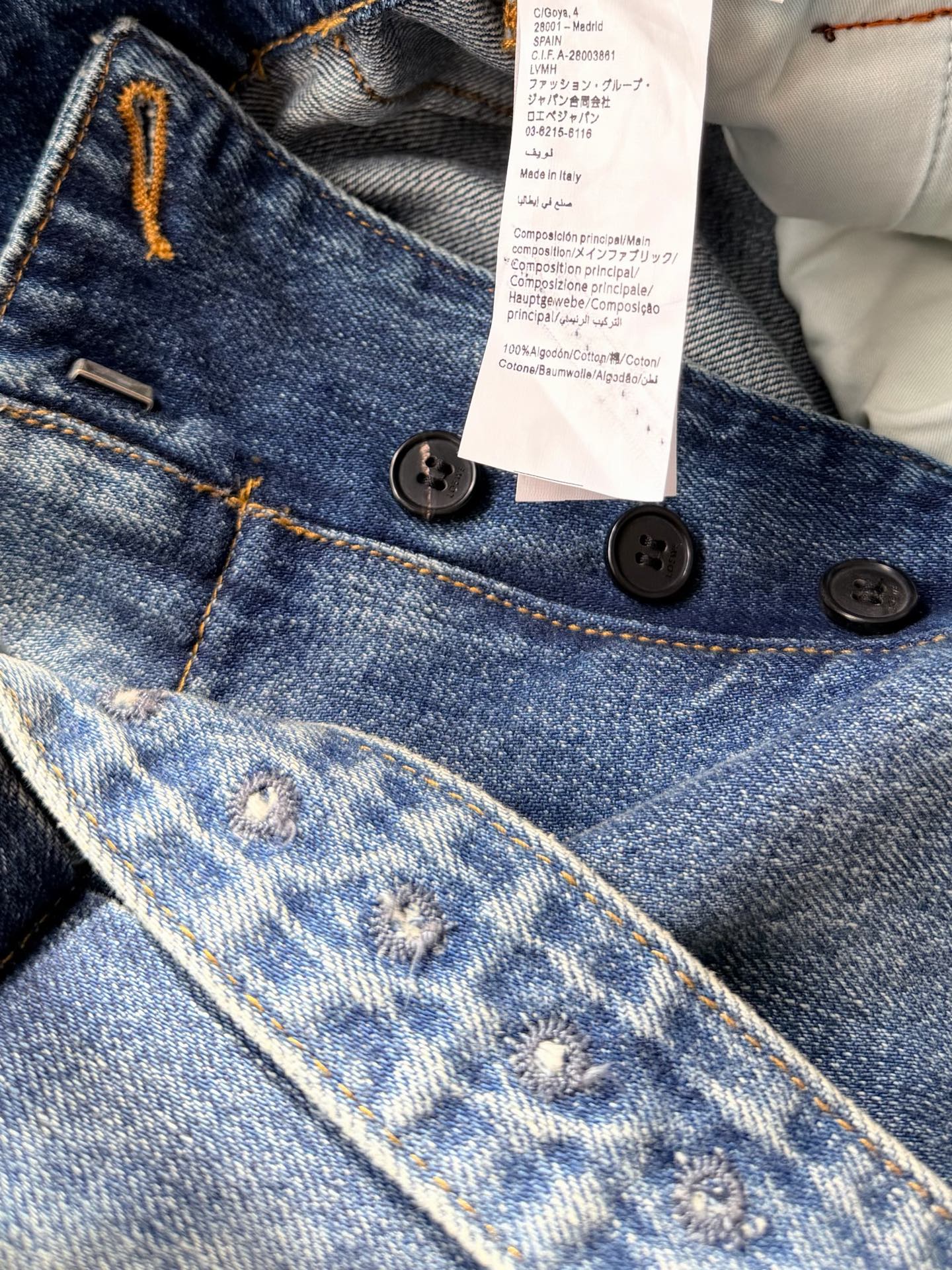 现货‼️‼️🛒款号L25178/丹宁腰带牛仔裤✨中克水洗棉质丹宁布牛仔裤，正面饰以可调节织物腰带和褶襟，