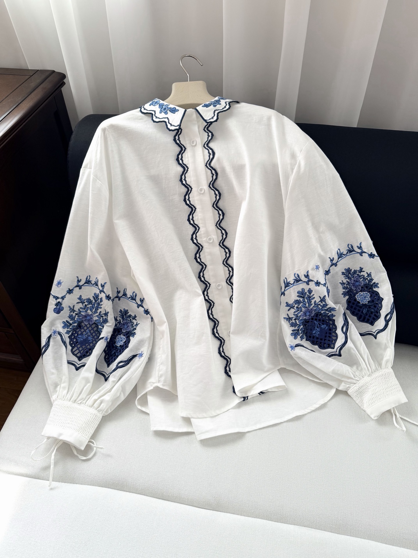 现货‼️‼️🛒款号W25/刺绣灯笼袖衬衫✨Agua ✘ 2026💐早春风光已至！精致镂空生动贴花灯笼袖衬