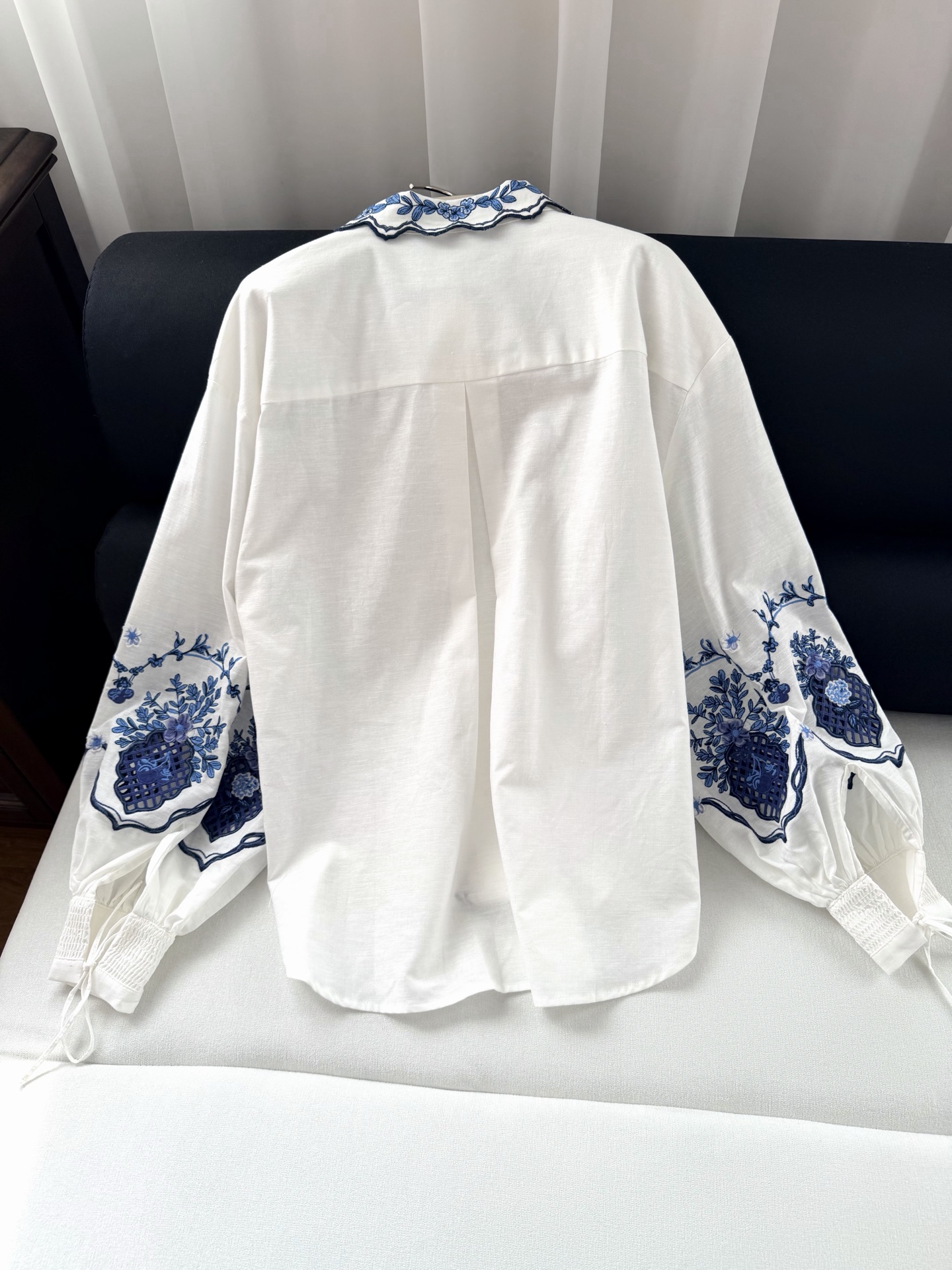 现货‼️‼️🛒款号W25/刺绣灯笼袖衬衫✨Agua ✘ 2026💐早春风光已至！精致镂空生动贴花灯笼袖衬