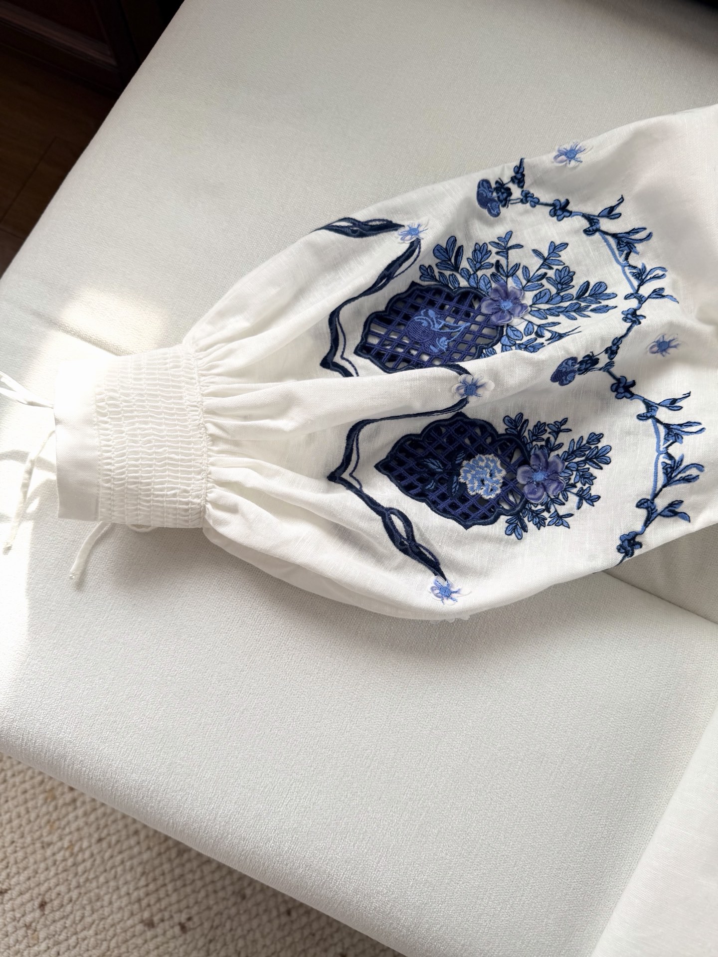 现货‼️‼️🛒款号W25/刺绣灯笼袖衬衫✨Agua ✘ 2026💐早春风光已至！精致镂空生动贴花灯笼袖衬