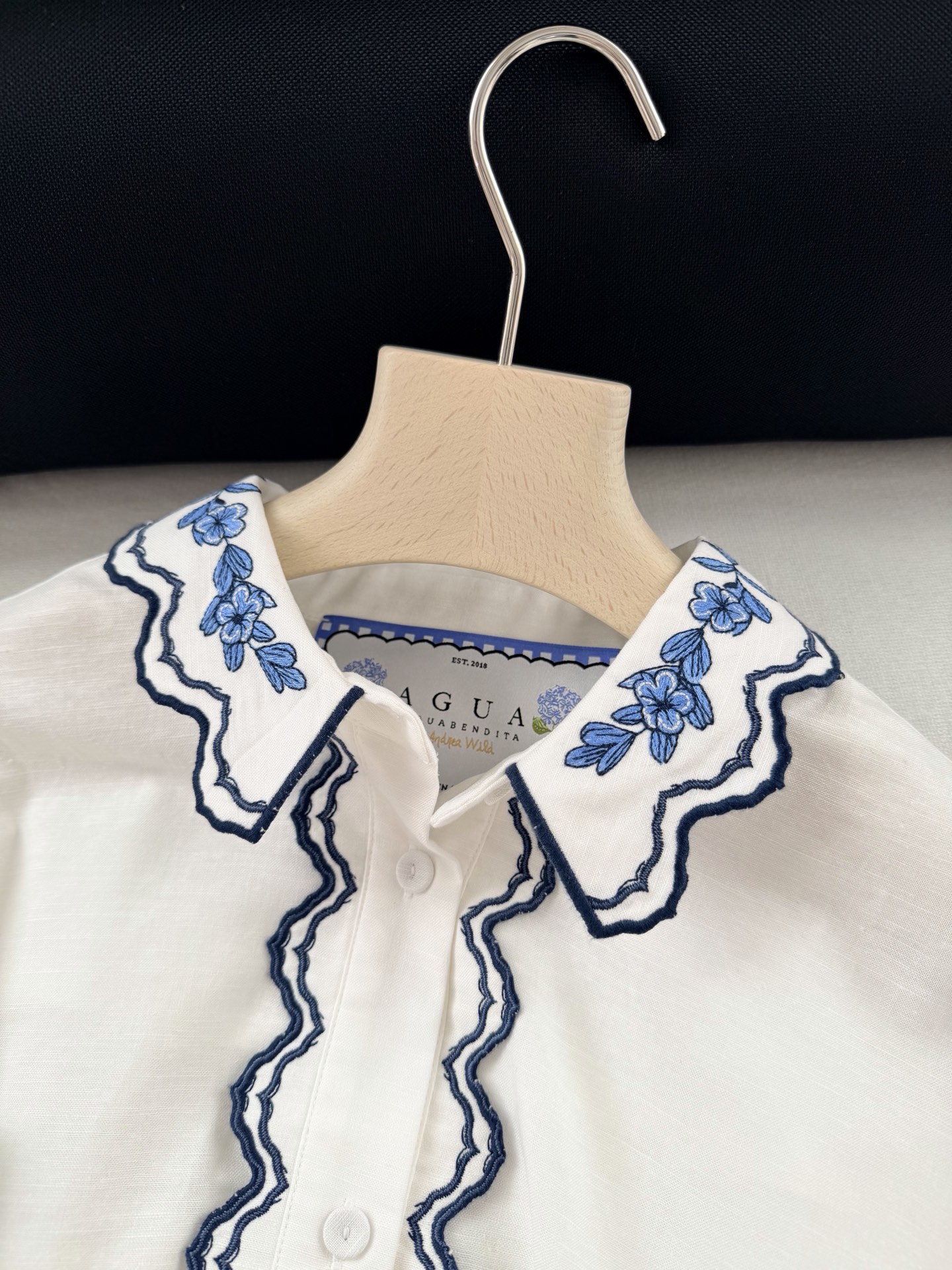 现货‼️‼️🛒款号W25/刺绣灯笼袖衬衫✨Agua ✘ 2026💐早春风光已至！精致镂空生动贴花灯笼袖衬