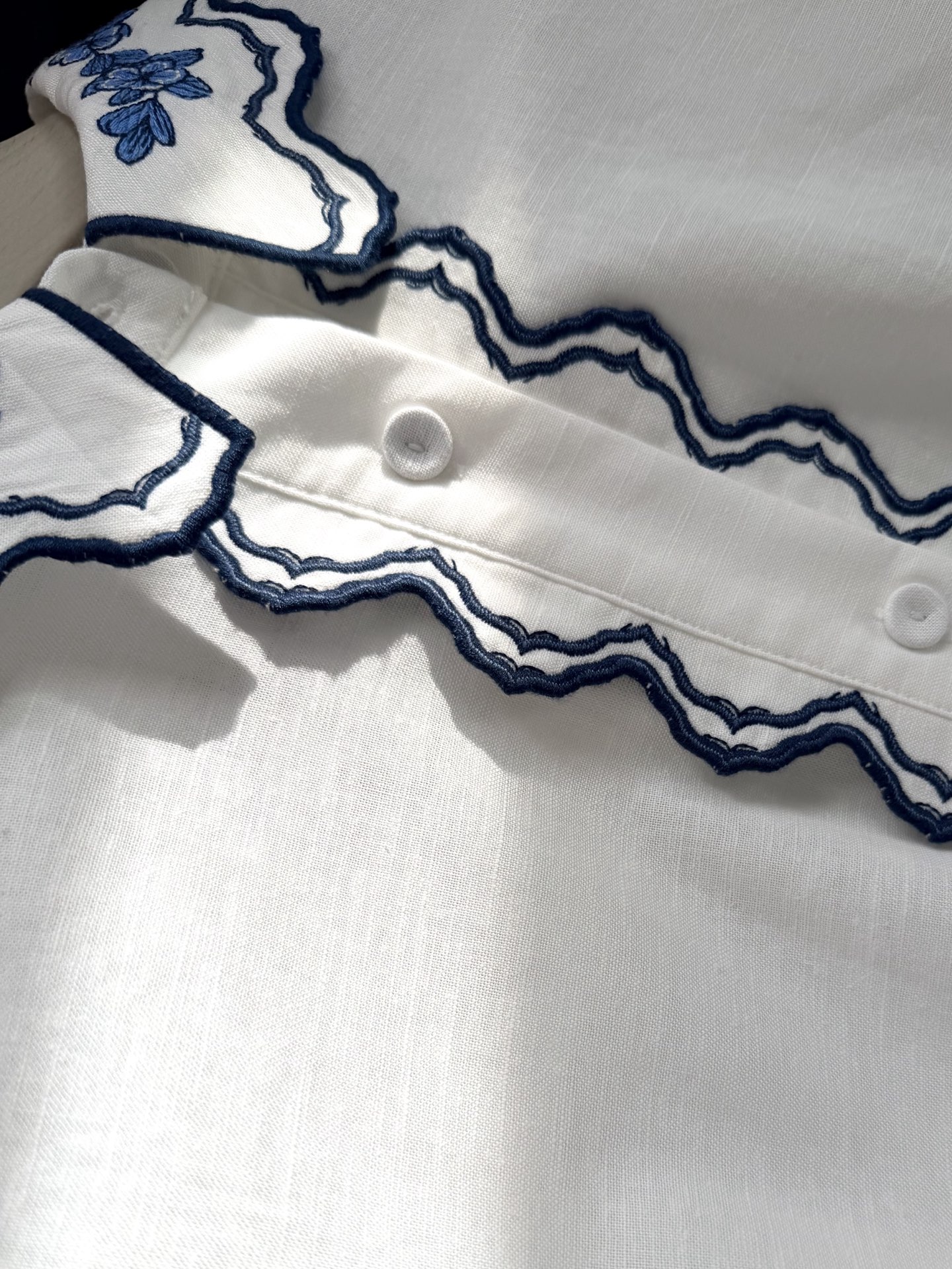 现货‼️‼️🛒款号W25/刺绣灯笼袖衬衫✨Agua ✘ 2026💐早春风光已至！精致镂空生动贴花灯笼袖衬