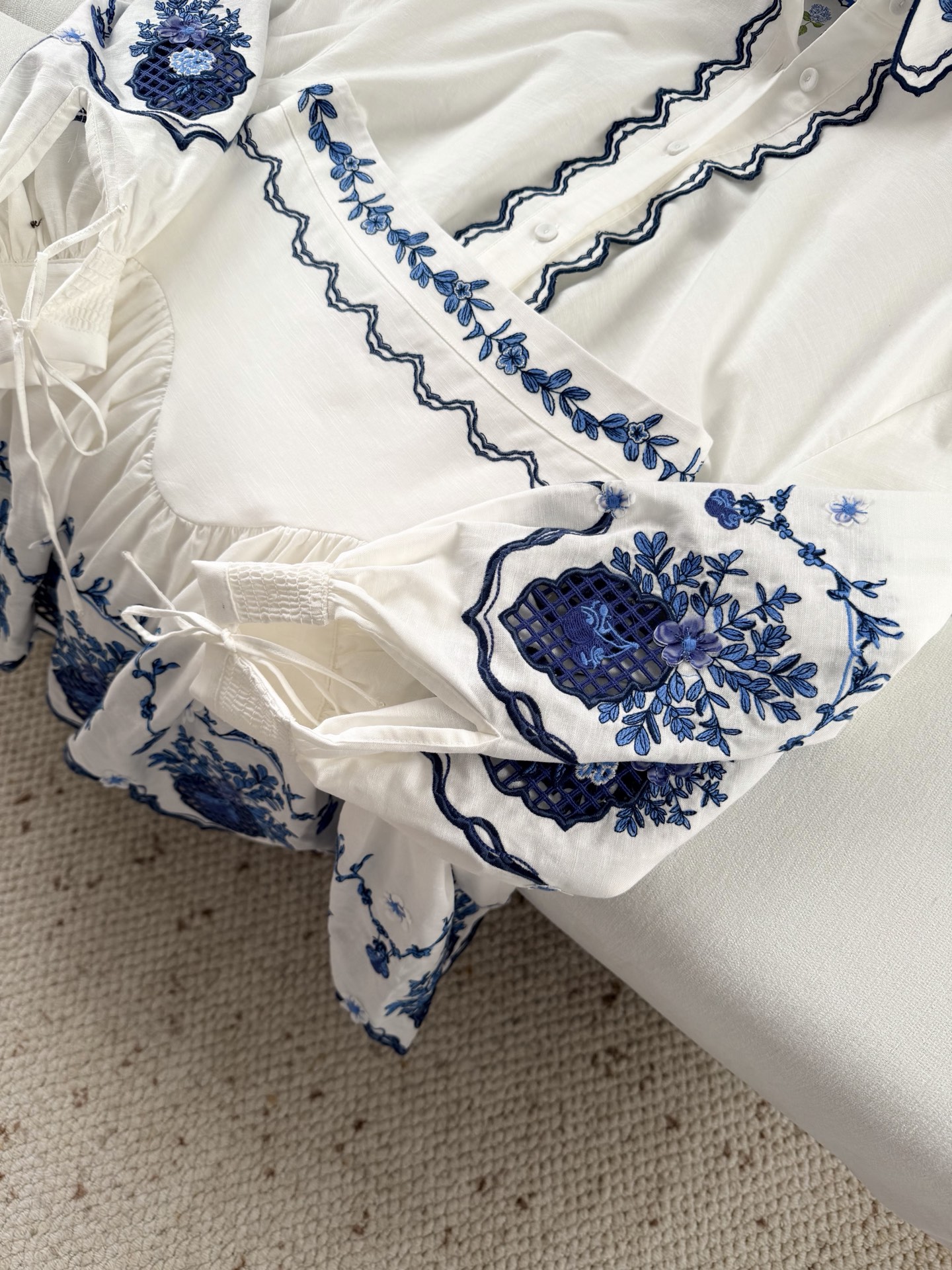 现货‼️‼️🛒款号W25/刺绣灯笼袖衬衫✨Agua ✘ 2026💐早春风光已至！精致镂空生动贴花灯笼袖衬