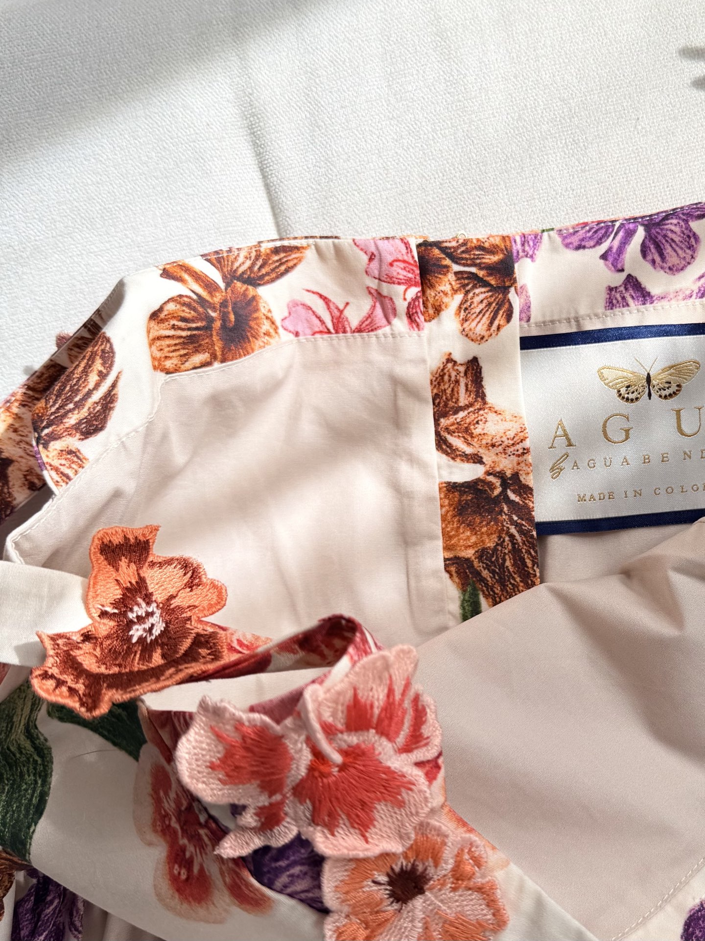 现货‼️‼️/花朵簇连衣裙✨Agua ✘ 2026💐绝美艺术品，饰有栩栩如生的刺绣贴花，方领设计、隐形背