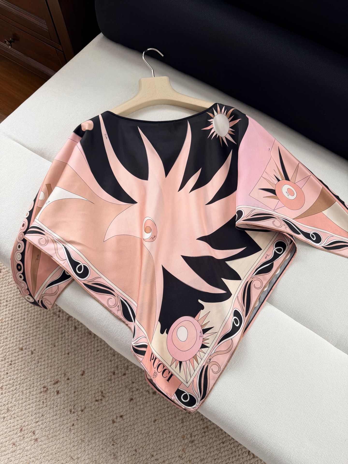 翻单‼️‼️/Stella印花斗篷罩衫✨18姆斜纹真丝面料（无闭合）套头，前后片幅定位大理石纹印花图案，