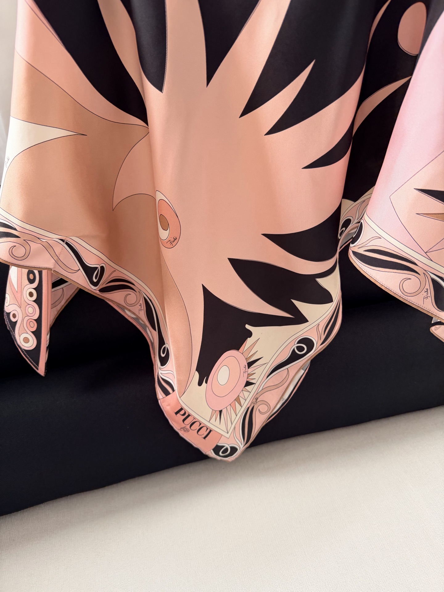 翻单‼️‼️/Stella印花斗篷罩衫✨18姆斜纹真丝面料（无闭合）套头，前后片幅定位大理石纹印花图案，