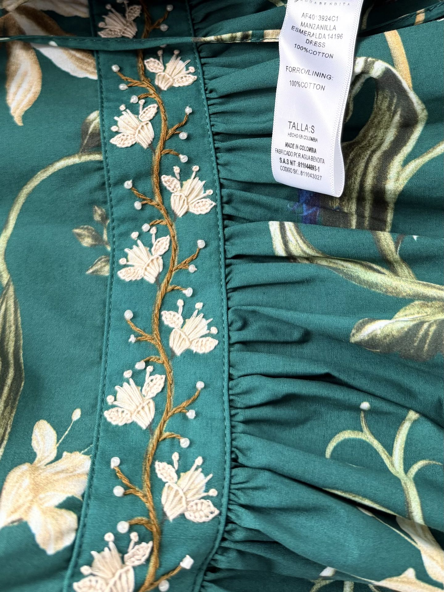 现货‼️‼️🛒款号0/手作花蕊串珠连衣裙✨Agua by Agua Bendita把手工细节做到极致，有