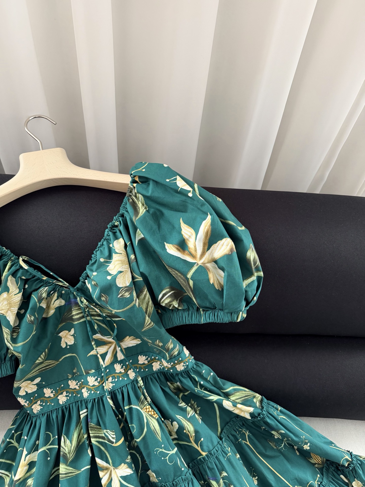 现货‼️‼️🛒款号0/手作花蕊串珠连衣裙✨Agua by Agua Bendita把手工细节做到极致，有