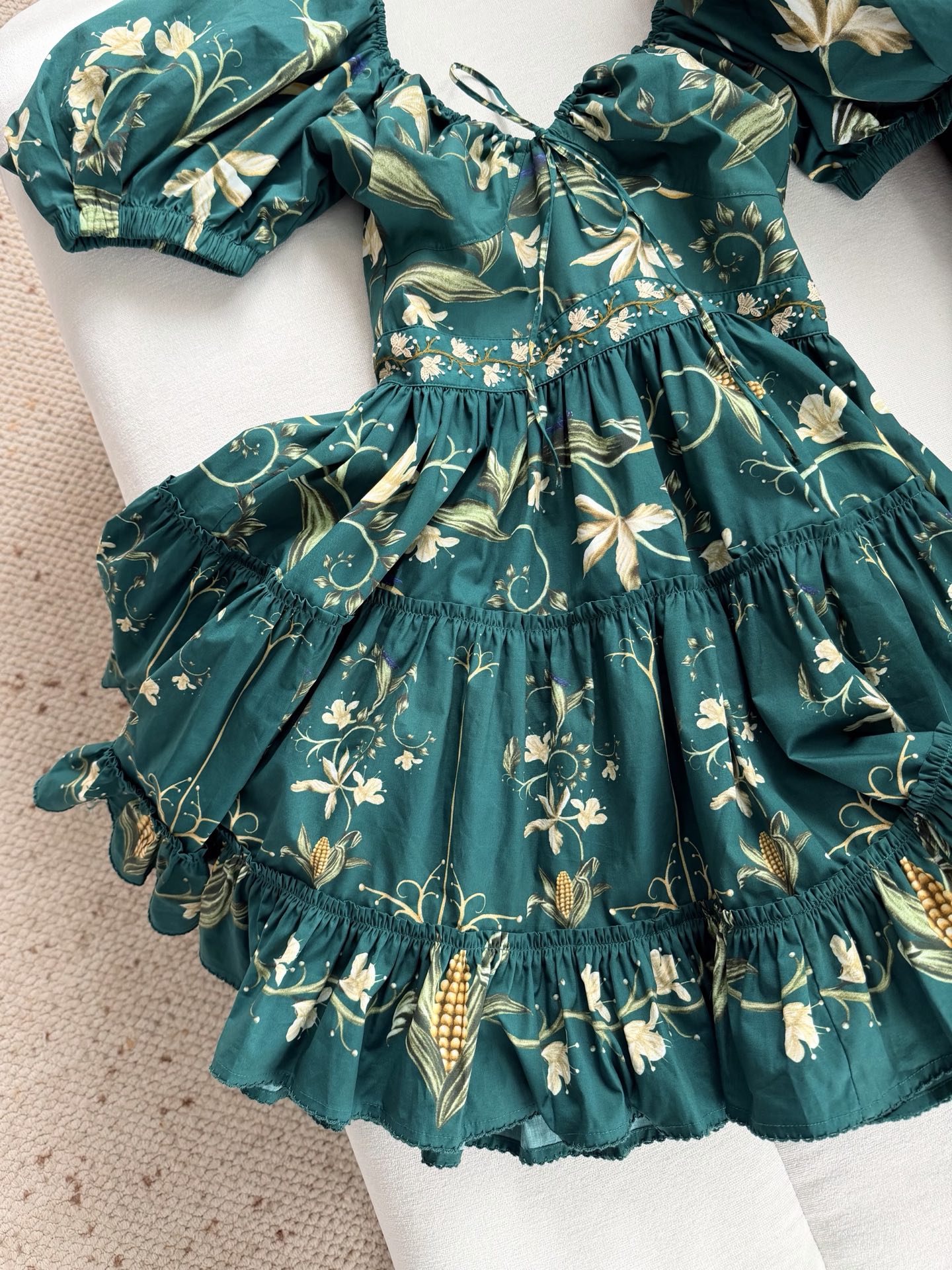 现货‼️‼️🛒款号0/手作花蕊串珠连衣裙✨Agua by Agua Bendita把手工细节做到极致，有