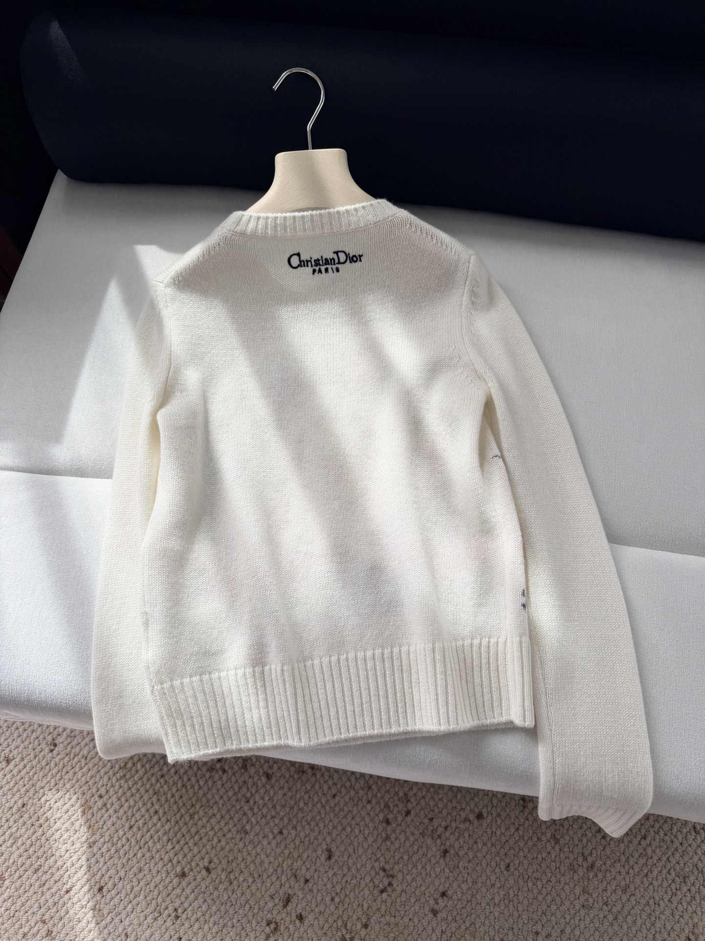 现货‼️‼️🛒款号8/花卉轮盘毛衣✨温柔而坚韧的针织之美，很像秘密花园里的梦境，让人一眼坠入繁花之境，羊