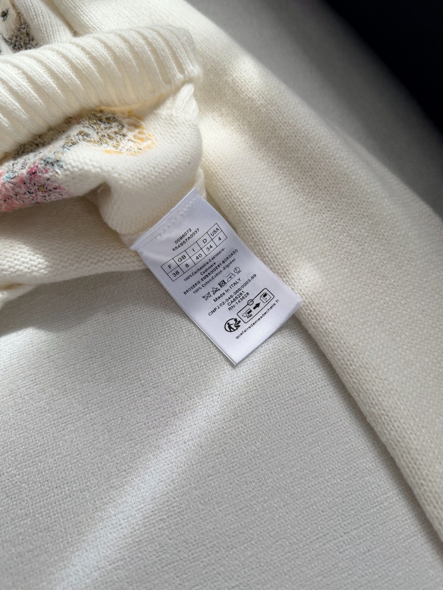 现货‼️‼️🛒款号8/花卉轮盘毛衣✨温柔而坚韧的针织之美，很像秘密花园里的梦境，让人一眼坠入繁花之境，羊