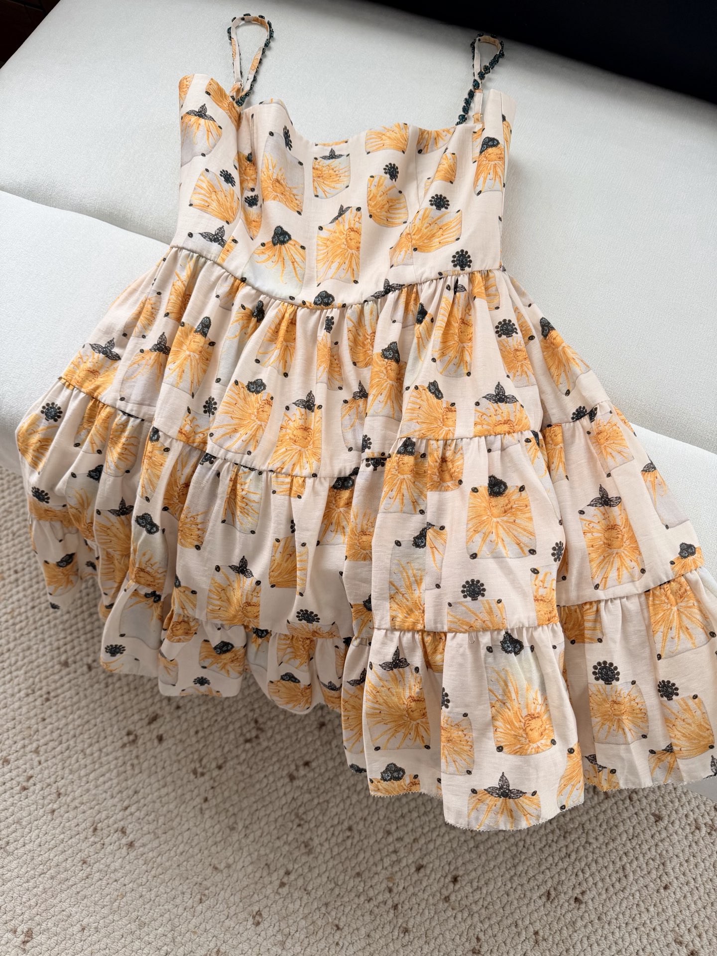 现货‼️‼️🛒款号320/肩钉珠吊带连衣裙✨亚麻真丝材质，非常透气舒适，在用料上讲究原生环保，使用鲜艳的