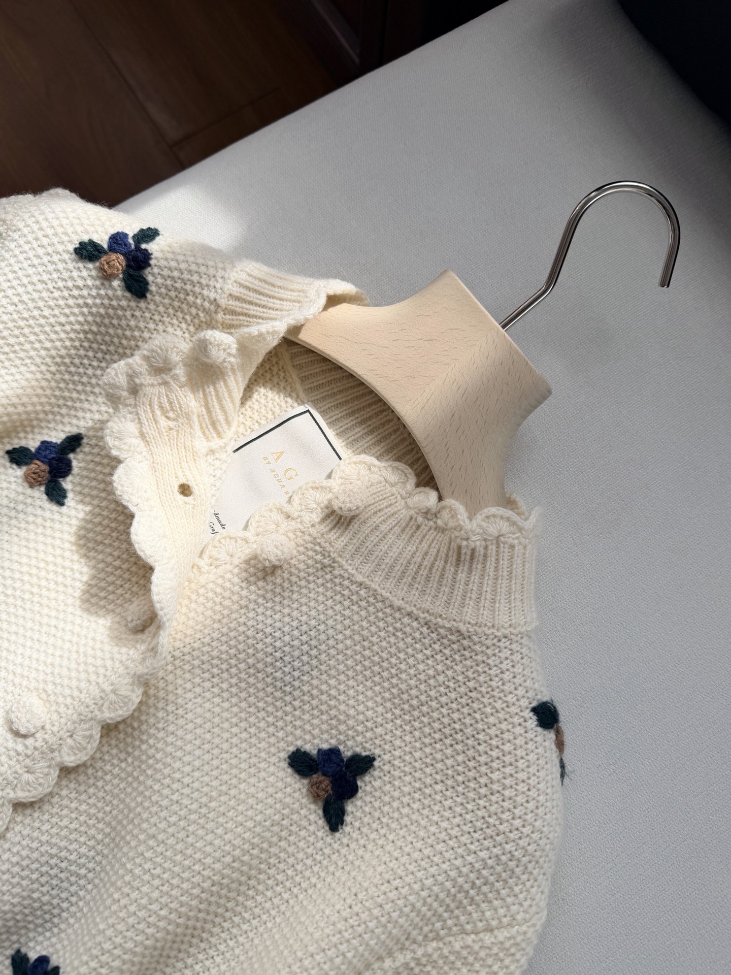 现货‼️‼️🛒款号902/手工坊花卉针织衫✨风格很鲜明的重工艺Agua，依旧是招牌手工细节，不管是连衣裙