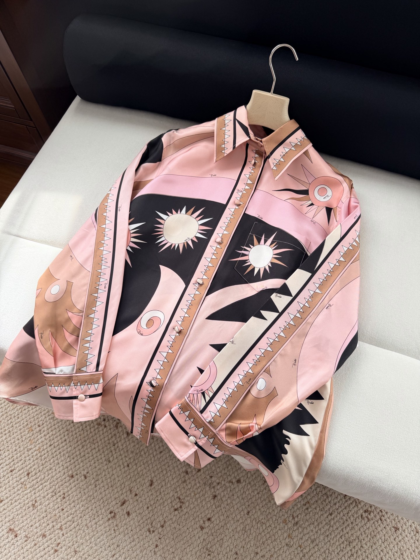 现货‼️‼️Stella定位真丝衬衫✨重磅19姆米斜纹真丝，饰有Stella大理石纹全幅定位花位，翻领、