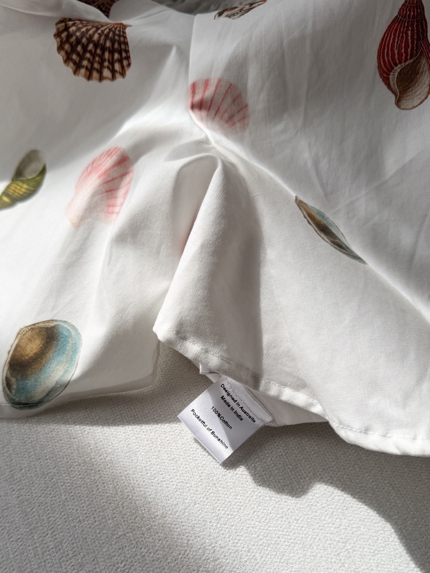 现货‼️‼️/海螺连衣裙✨法式方领弹力抽褶，泡泡袖贝壳🐚印花，上身清冷中带着浪漫气息的自由感，给人一种“