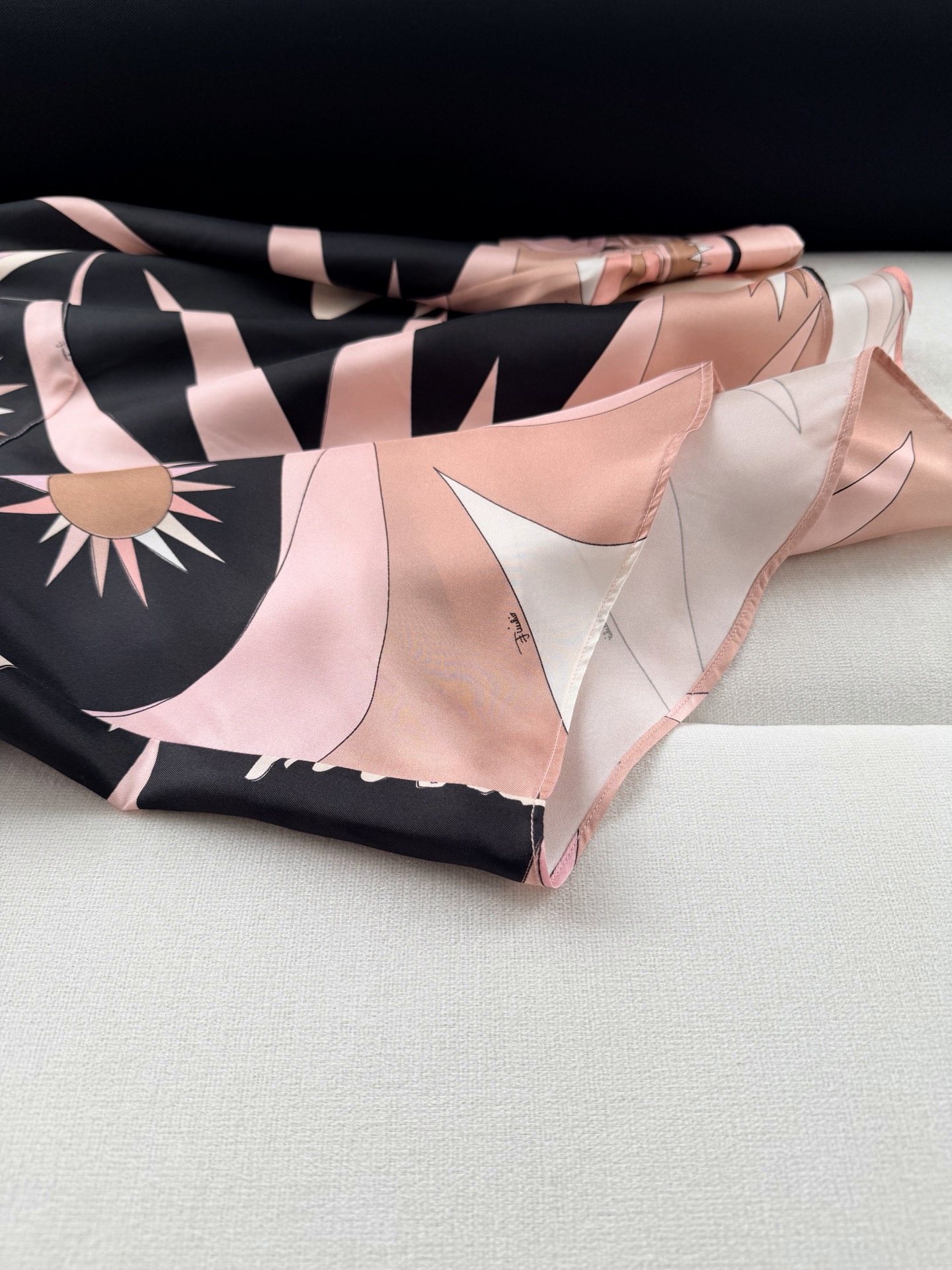 现货‼️‼️Stella定位真丝衬衫✨重磅19姆米斜纹真丝，饰有Stella大理石纹全幅定位花位，翻领、