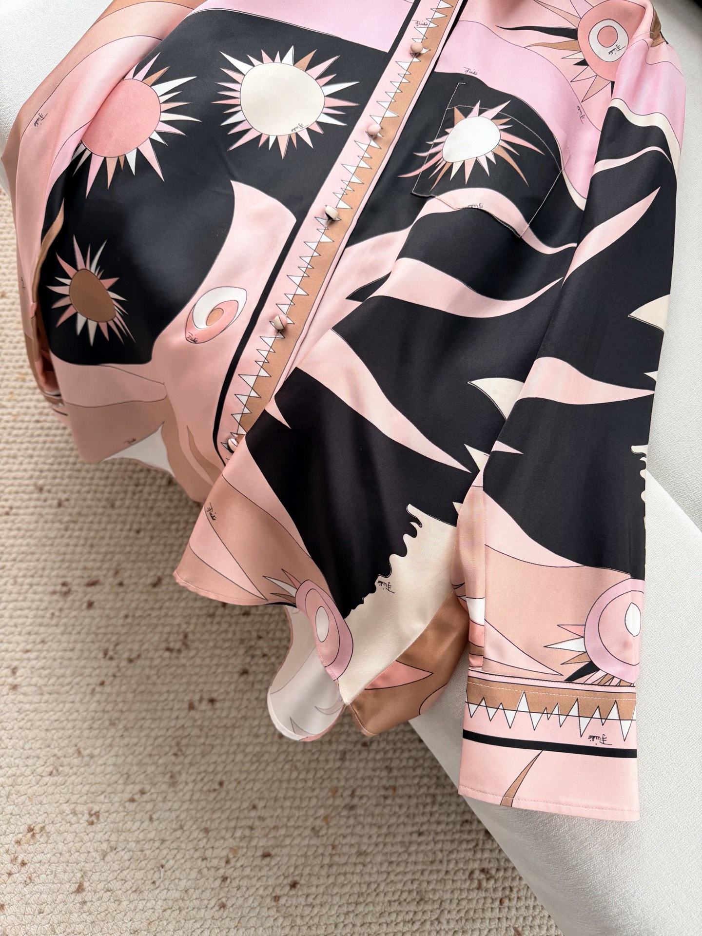 现货‼️‼️Stella定位真丝衬衫✨重磅19姆米斜纹真丝，饰有Stella大理石纹全幅定位花位，翻领、