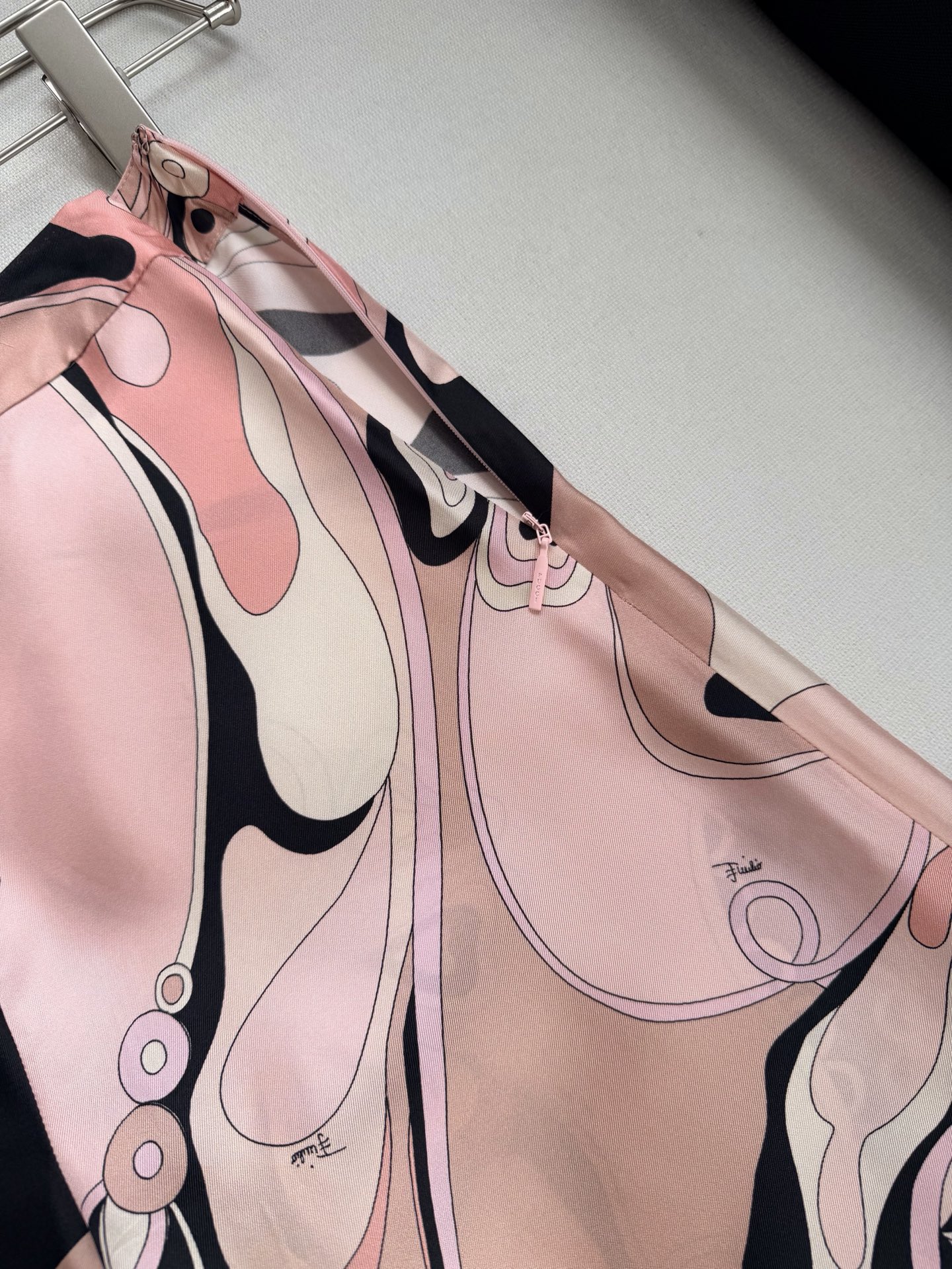 现货‼️‼️Stella真丝印花阔腿裤✨重磅19姆米斜纹真丝，饰有Stella大理石纹随机印花图案，侧拉