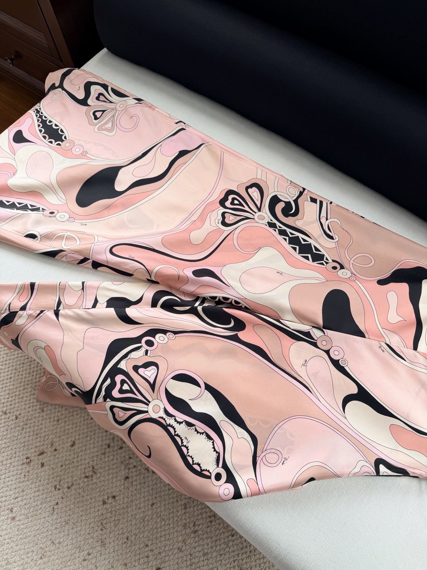 现货‼️‼️Stella真丝印花阔腿裤✨重磅19姆米斜纹真丝，饰有Stella大理石纹随机印花图案，侧拉