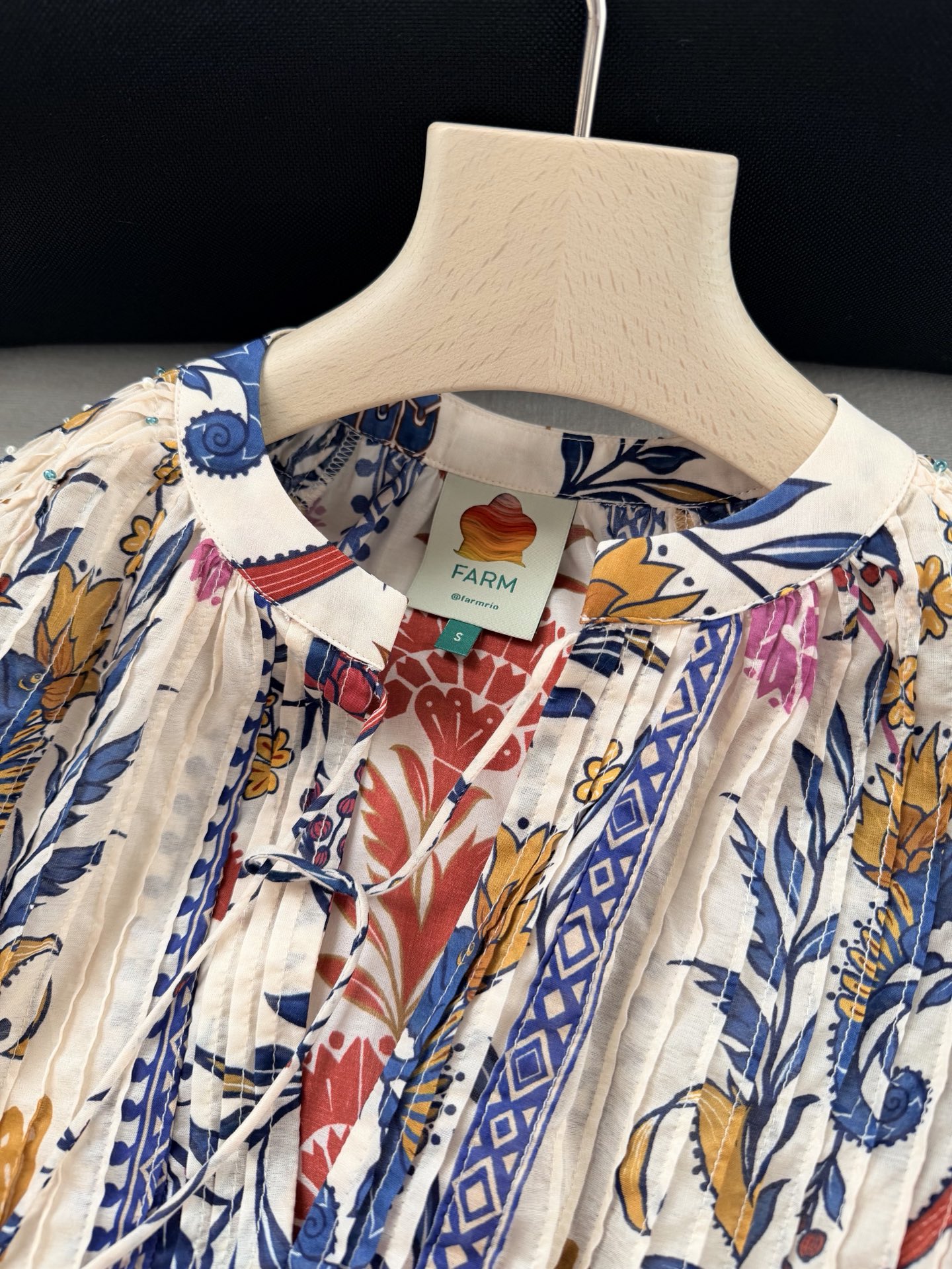 现货‼️‼️/定位印花打条衬衫✨很南法风情的花色，美的很丰富，太令人愉悦了，巴西的一个牌子，她们家印花做