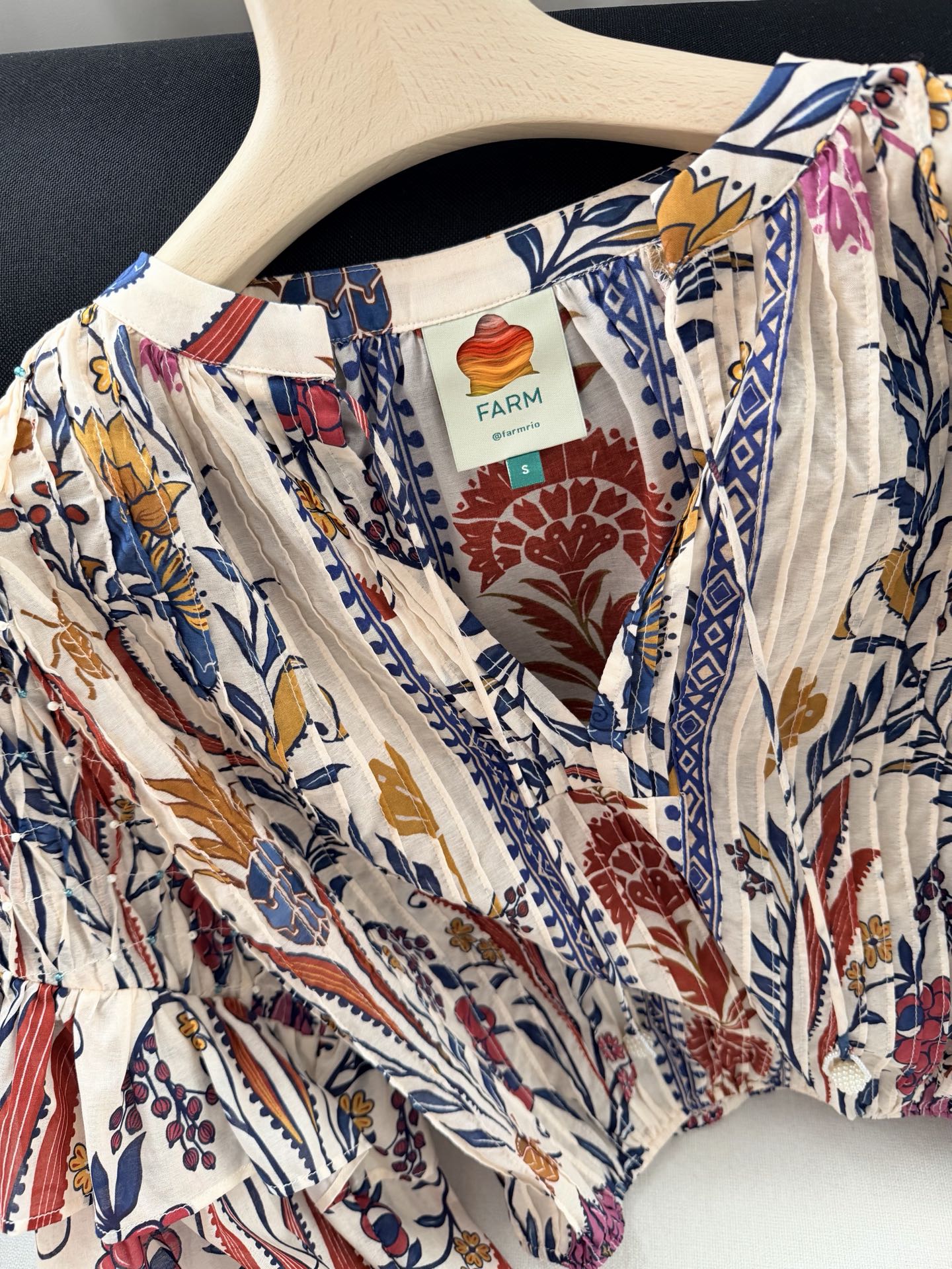 现货‼️‼️/定位印花打条衬衫✨很南法风情的花色，美的很丰富，太令人愉悦了，巴西的一个牌子，她们家印花做