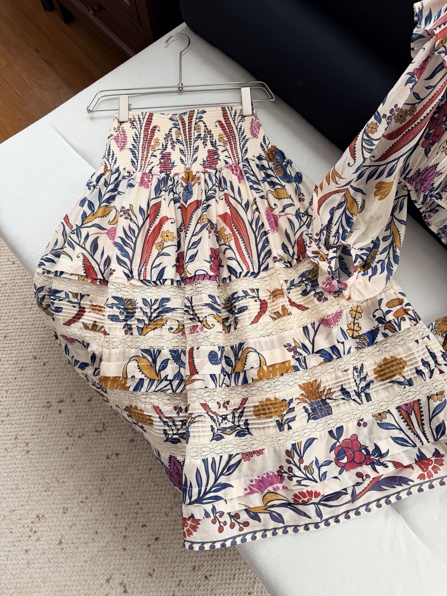 现货‼️‼️/打条蕾丝半裙✨很南法风情的花色，美的很丰富，太令人愉悦了，巴西的一个牌子，她们家印花做的还