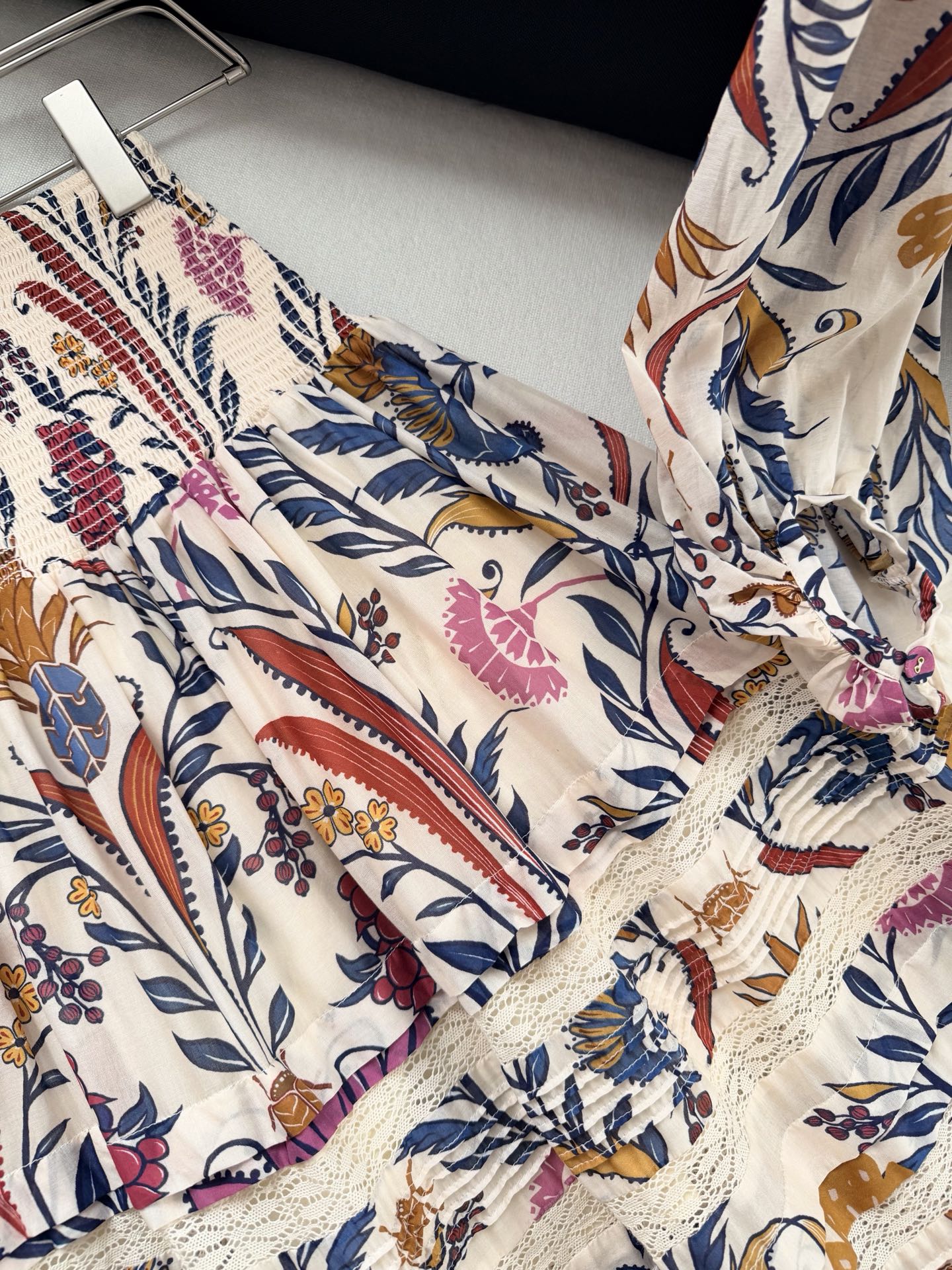 现货‼️‼️/打条蕾丝半裙✨很南法风情的花色，美的很丰富，太令人愉悦了，巴西的一个牌子，她们家印花做的还