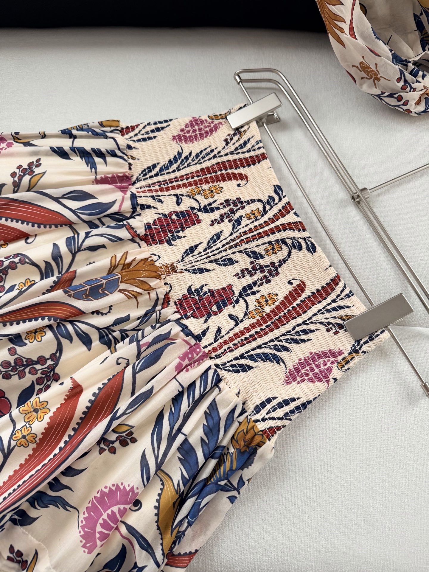 现货‼️‼️/打条蕾丝半裙✨很南法风情的花色，美的很丰富，太令人愉悦了，巴西的一个牌子，她们家印花做的还