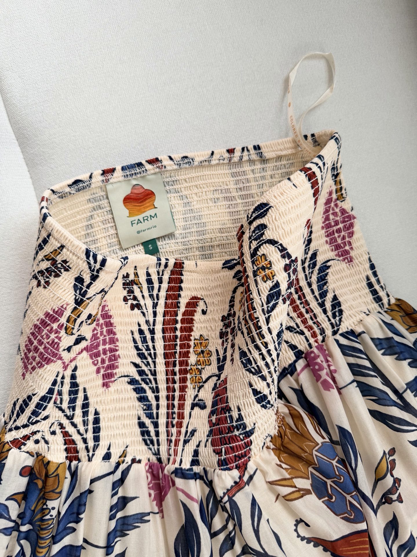 现货‼️‼️/打条蕾丝半裙✨很南法风情的花色，美的很丰富，太令人愉悦了，巴西的一个牌子，她们家印花做的还