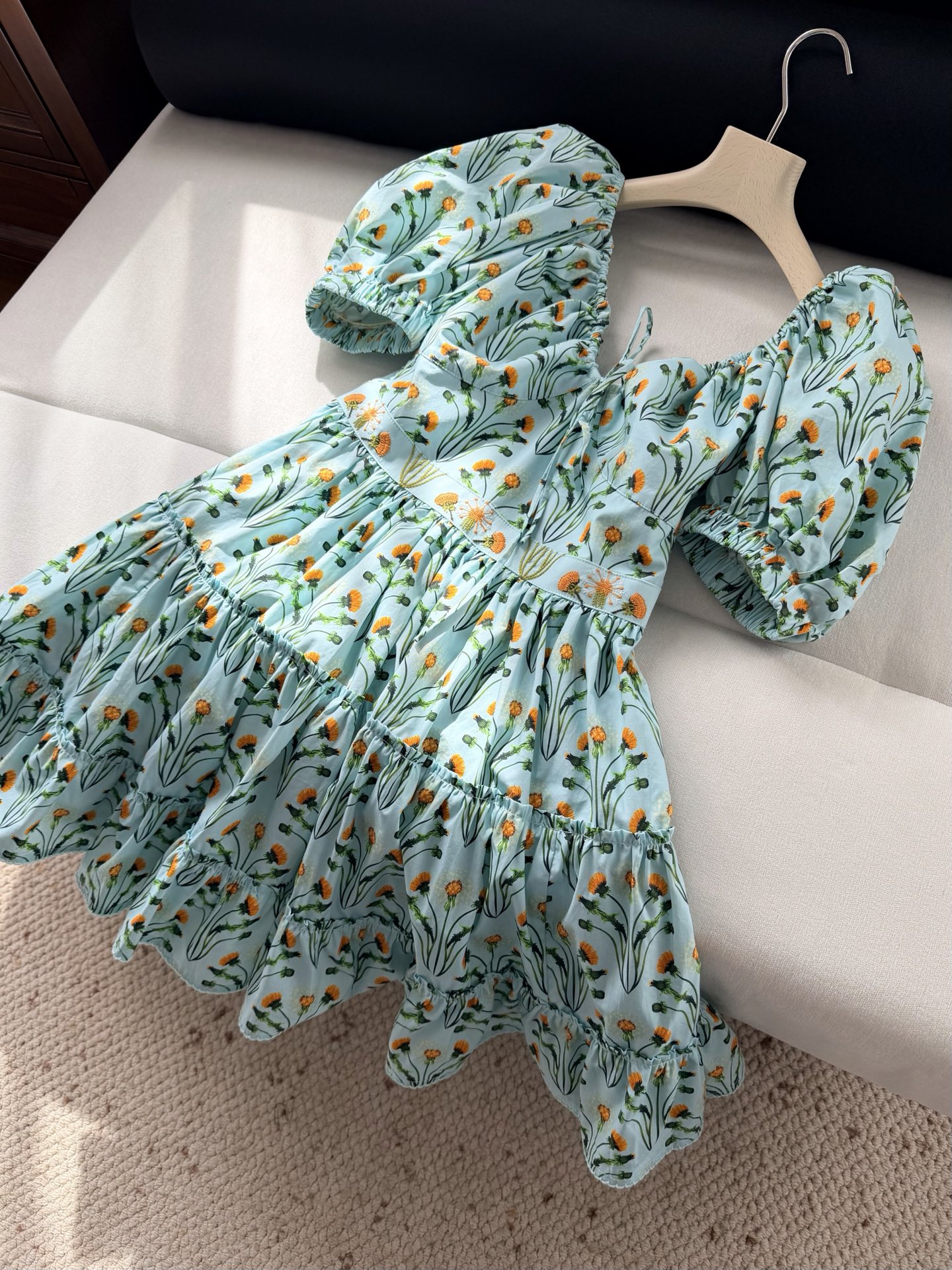 现货‼️‼️/雏菊花连衣裙✨agua每一件都有独特魅力，深受本极繁主义的喜爱！！大身定位花裁片，腰间定位