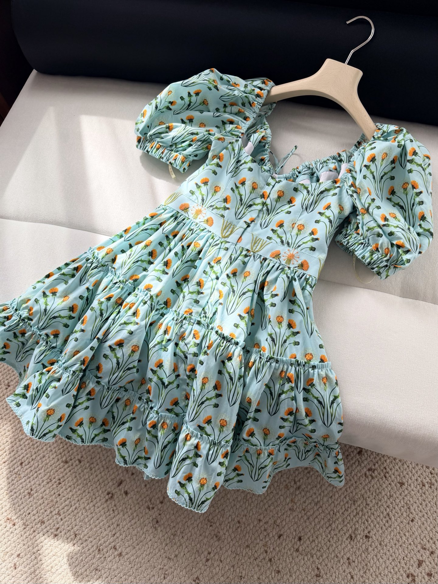 现货‼️‼️/雏菊花连衣裙✨agua每一件都有独特魅力，深受本极繁主义的喜爱！！大身定位花裁片，腰间定位