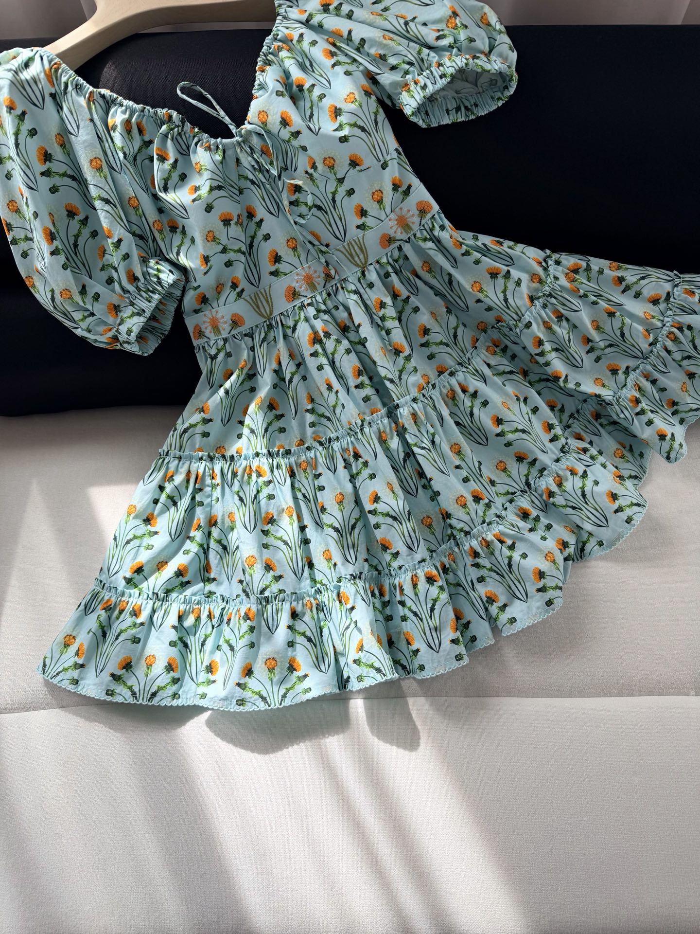 现货‼️‼️/雏菊花连衣裙✨agua每一件都有独特魅力，深受本极繁主义的喜爱！！大身定位花裁片，腰间定位