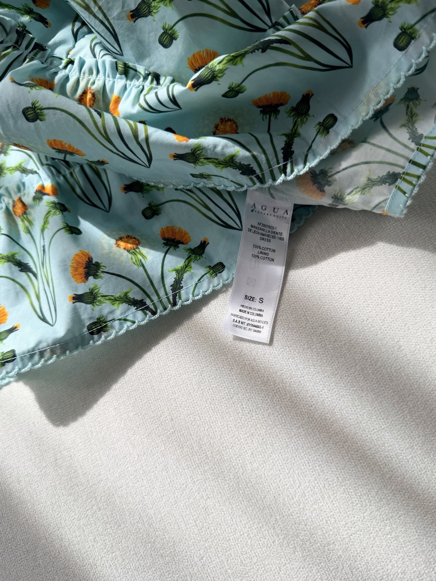 现货‼️‼️/雏菊花连衣裙✨agua每一件都有独特魅力，深受本极繁主义的喜爱！！大身定位花裁片，腰间定位