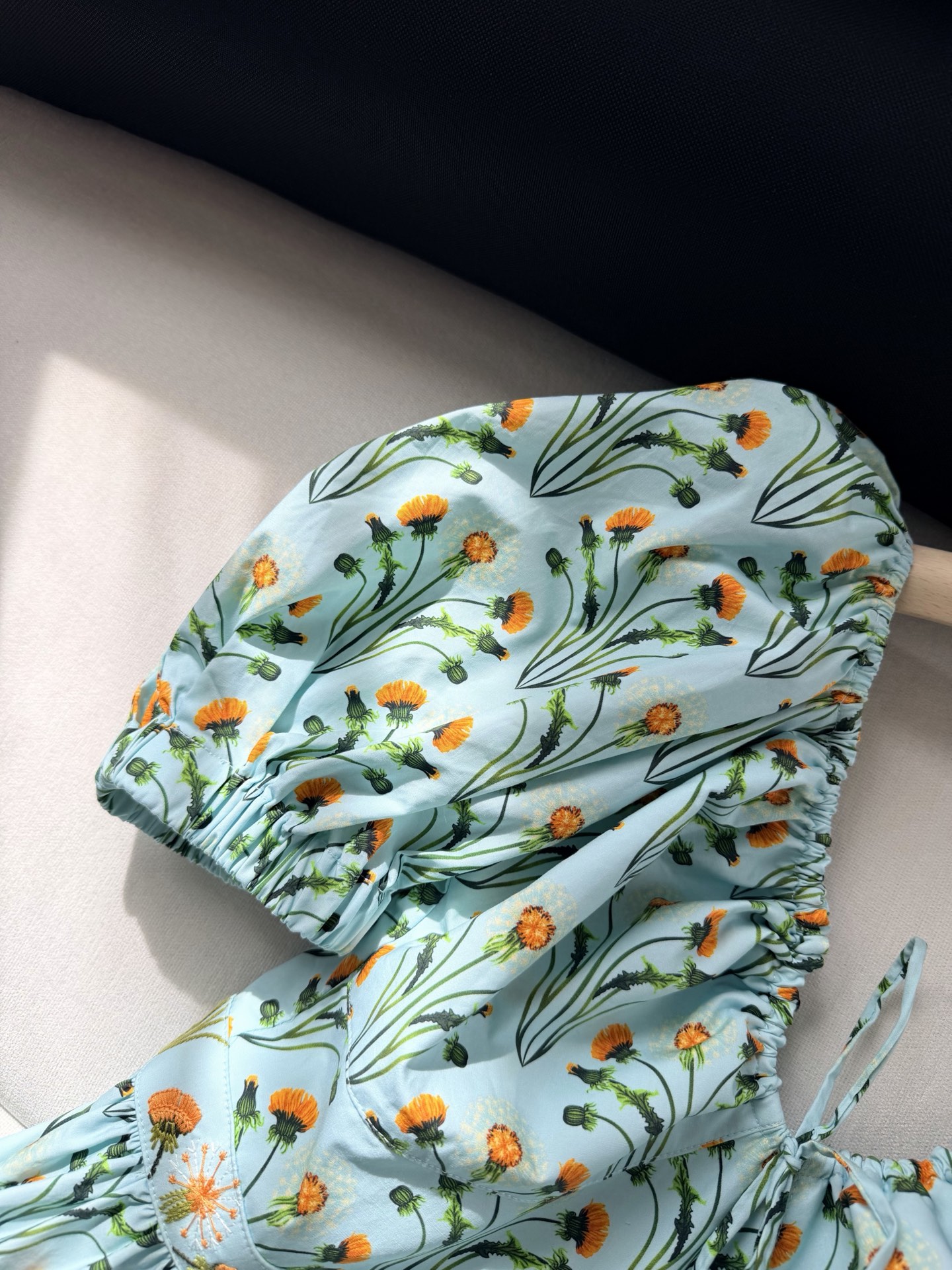 现货‼️‼️/雏菊花连衣裙✨agua每一件都有独特魅力，深受本极繁主义的喜爱！！大身定位花裁片，腰间定位