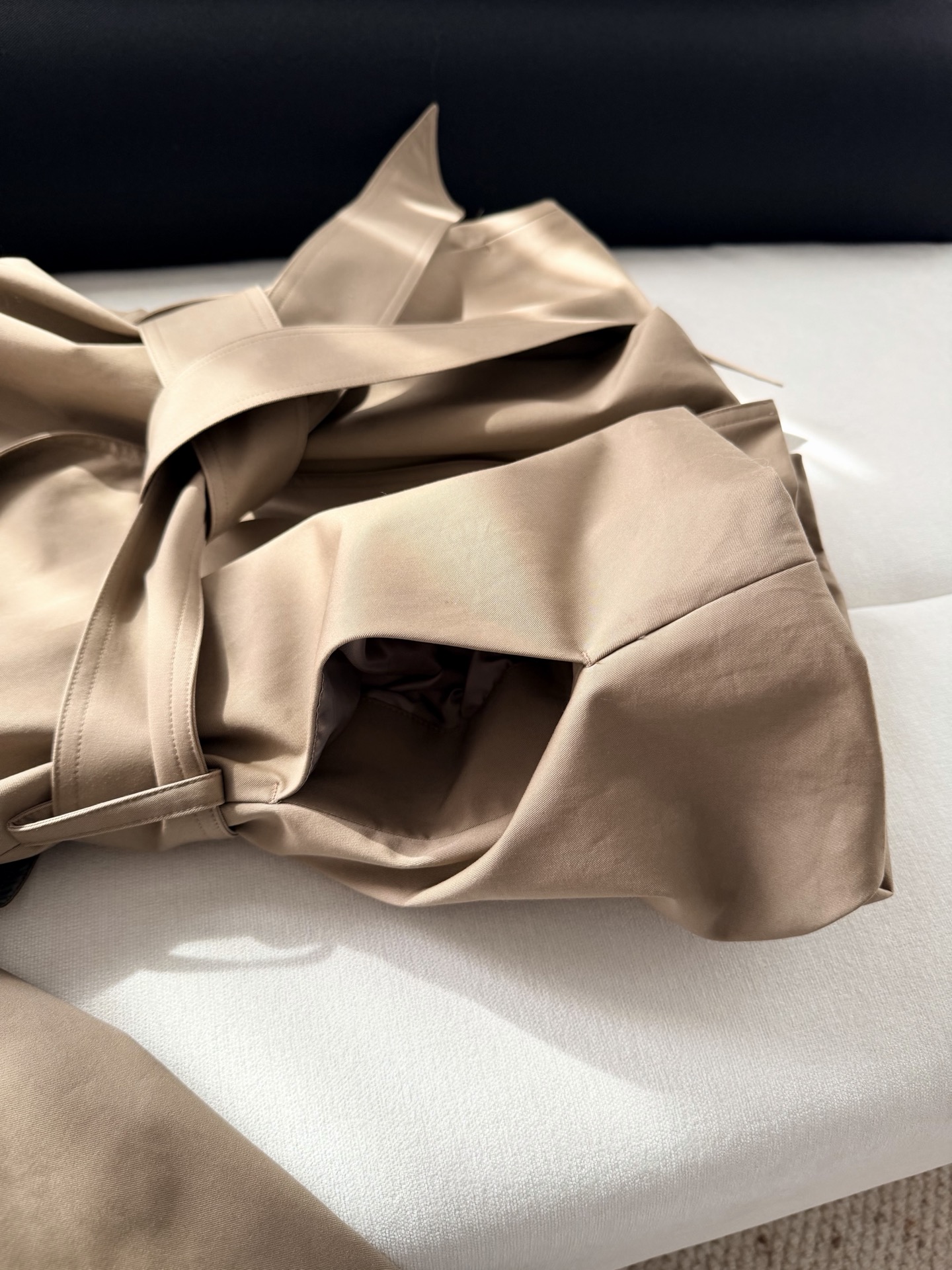 现货‼️‼️/掐腰夹克外套✨花苞褶皱下摆夹克，真的属于越看越高级的类型，helsa剪线超利落，肩线立，收