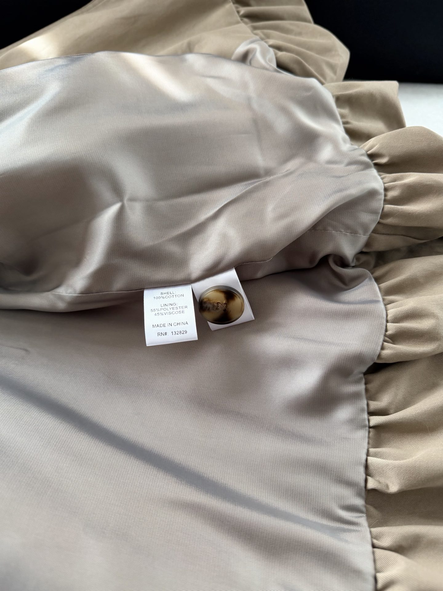 现货‼️‼️/掐腰夹克外套✨花苞褶皱下摆夹克，真的属于越看越高级的类型，helsa剪线超利落，肩线立，收