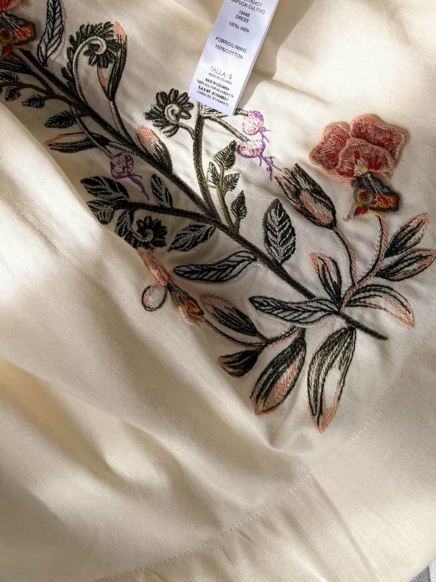 现货‼️‼️🛒款号12/繁花吊带连衣裙✨Agua by Agua Bendita，惊艳又重工刺绣的线条清