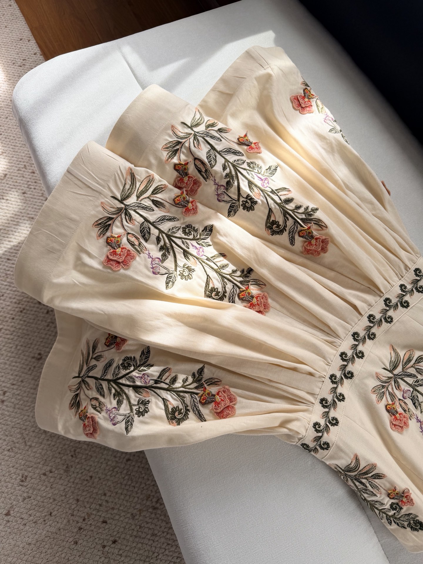 现货‼️‼️🛒款号12/繁花吊带连衣裙✨Agua by Agua Bendita，惊艳又重工刺绣的线条清