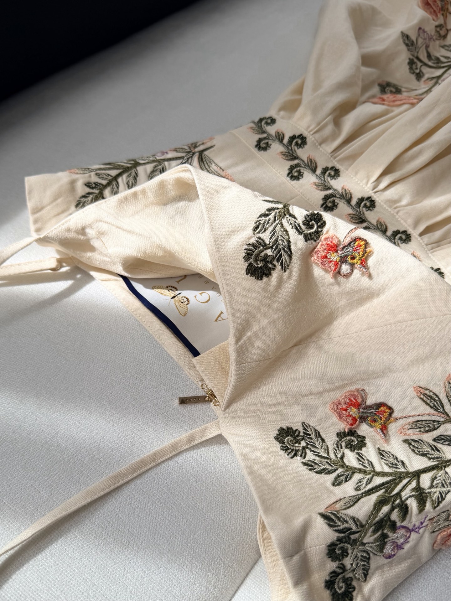 现货‼️‼️🛒款号12/繁花吊带连衣裙✨Agua by Agua Bendita，惊艳又重工刺绣的线条清