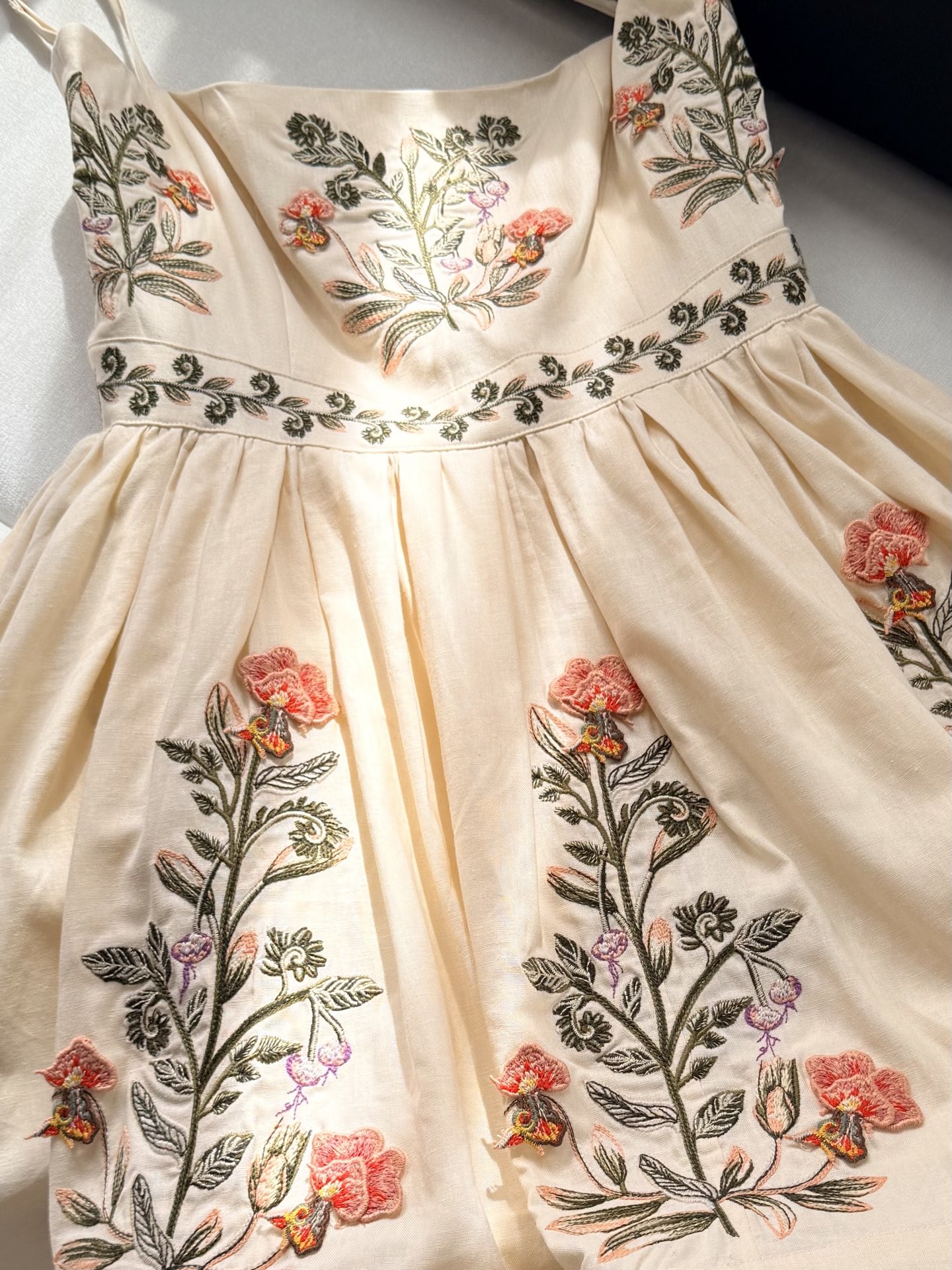 现货‼️‼️🛒款号12/繁花吊带连衣裙✨Agua by Agua Bendita，惊艳又重工刺绣的线条清