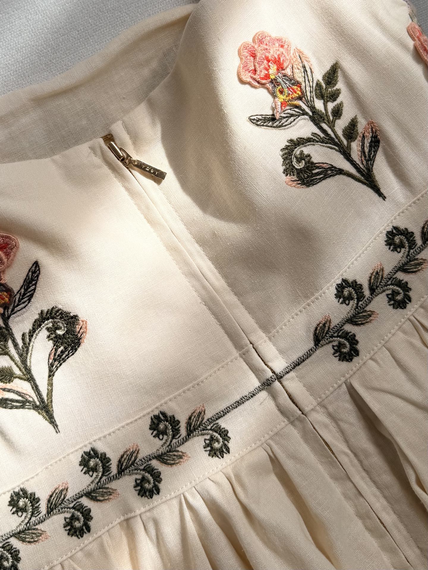 现货‼️‼️🛒款号12/繁花吊带连衣裙✨Agua by Agua Bendita，惊艳又重工刺绣的线条清